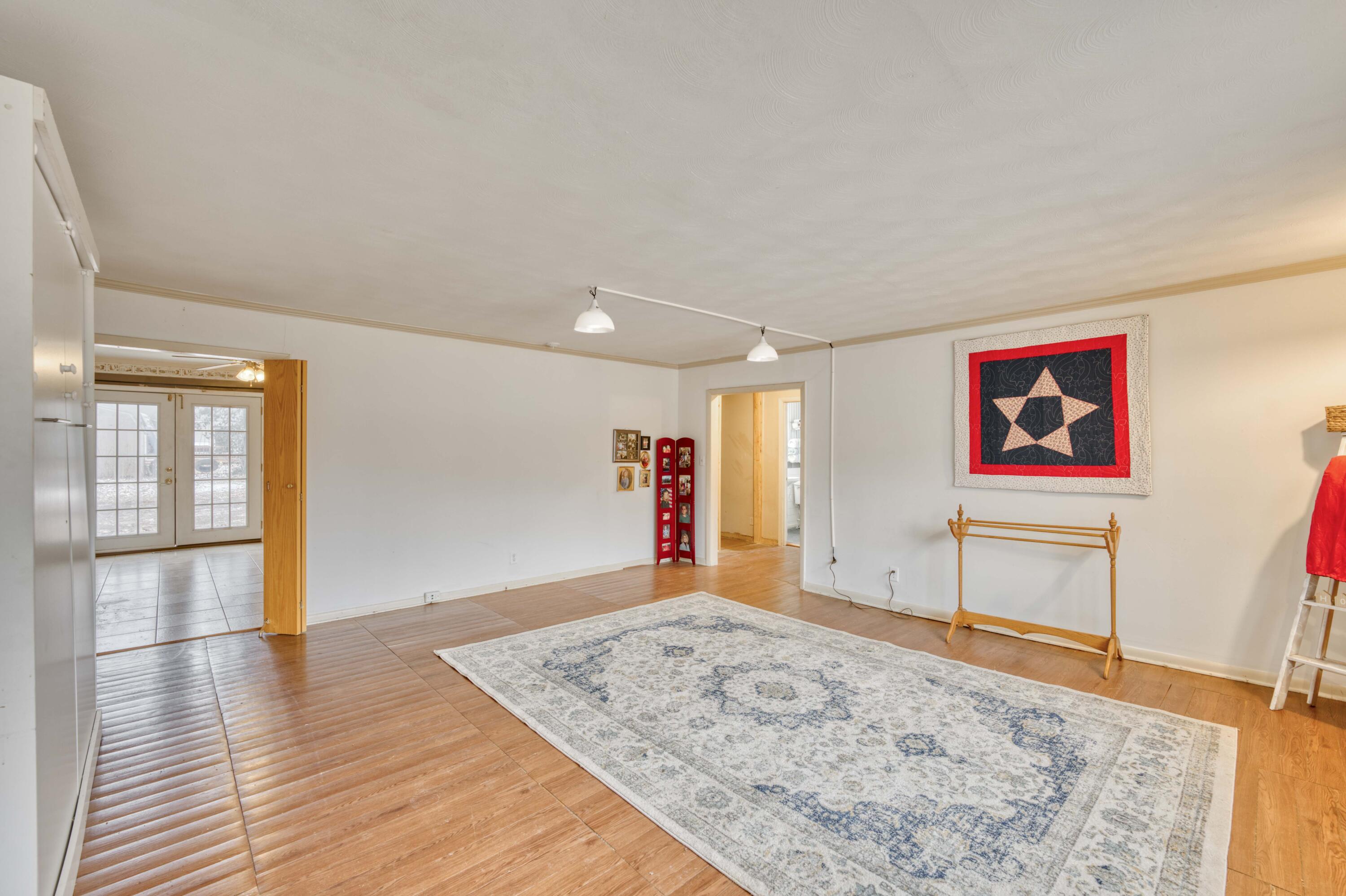 1020 South Gelven Avenue Property Photo 3