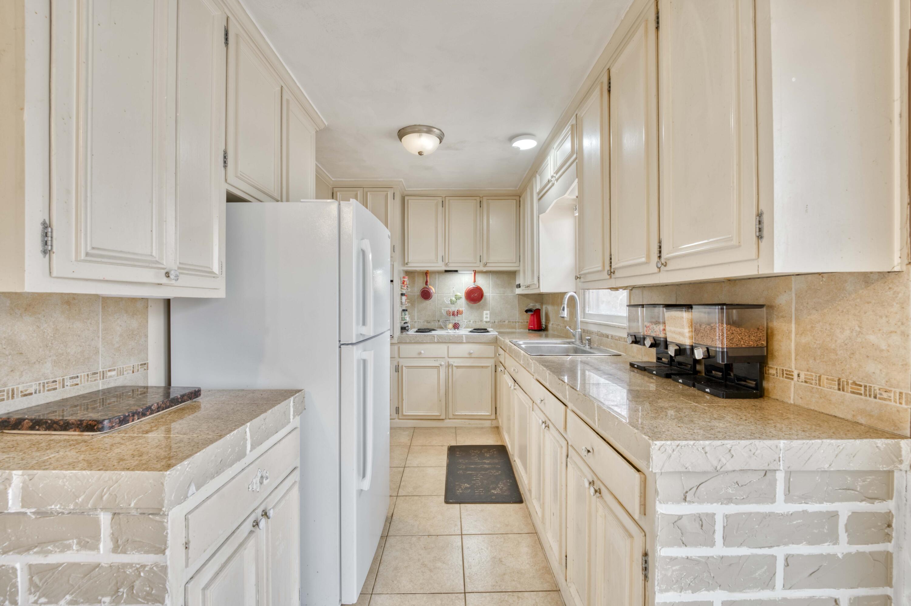 1020 South Gelven Avenue Property Photo 8