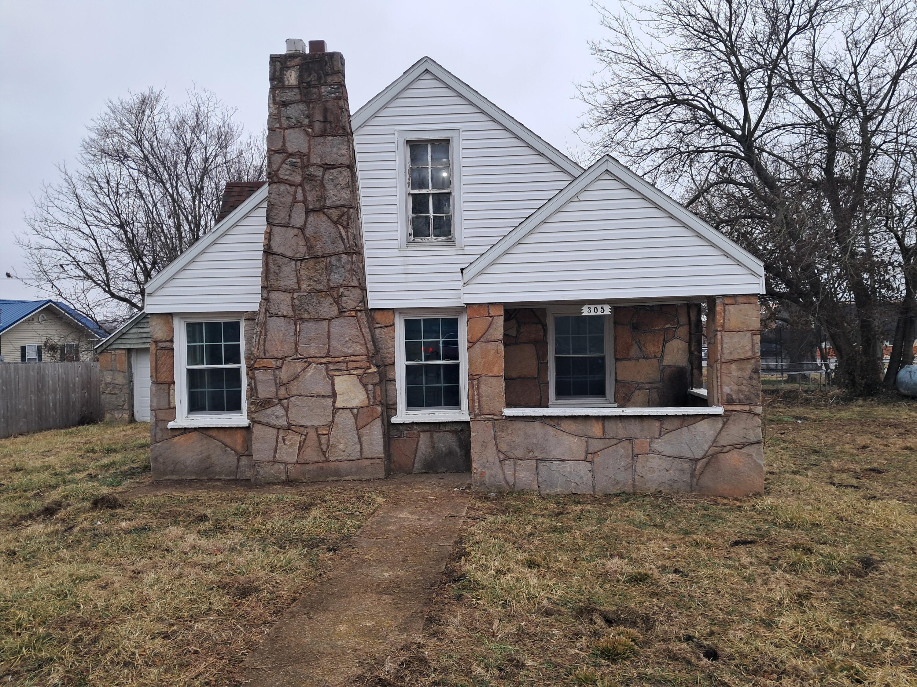 305 South Walnut Street Property Photo 4