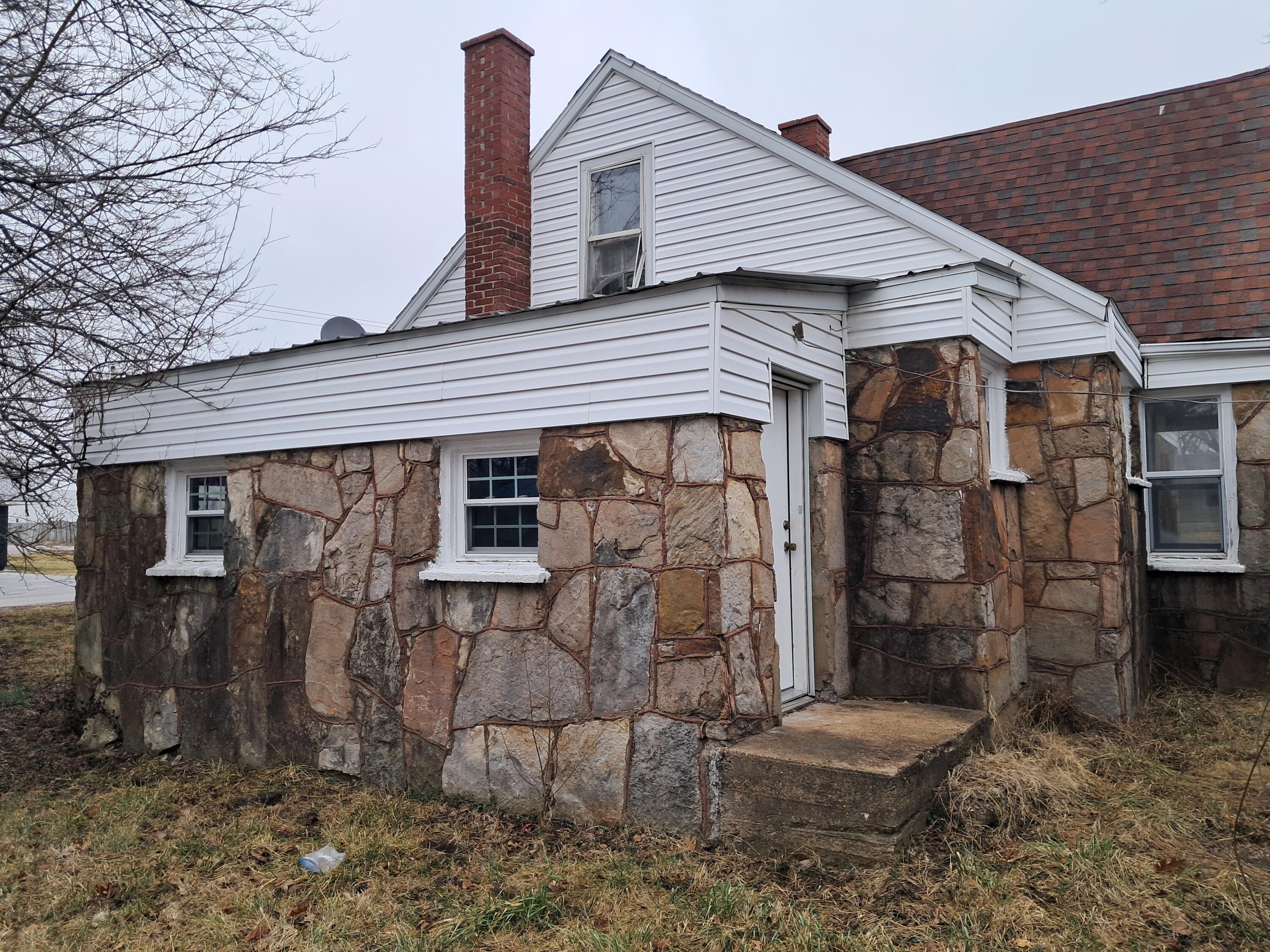 305 South Walnut Street Property Photo 5