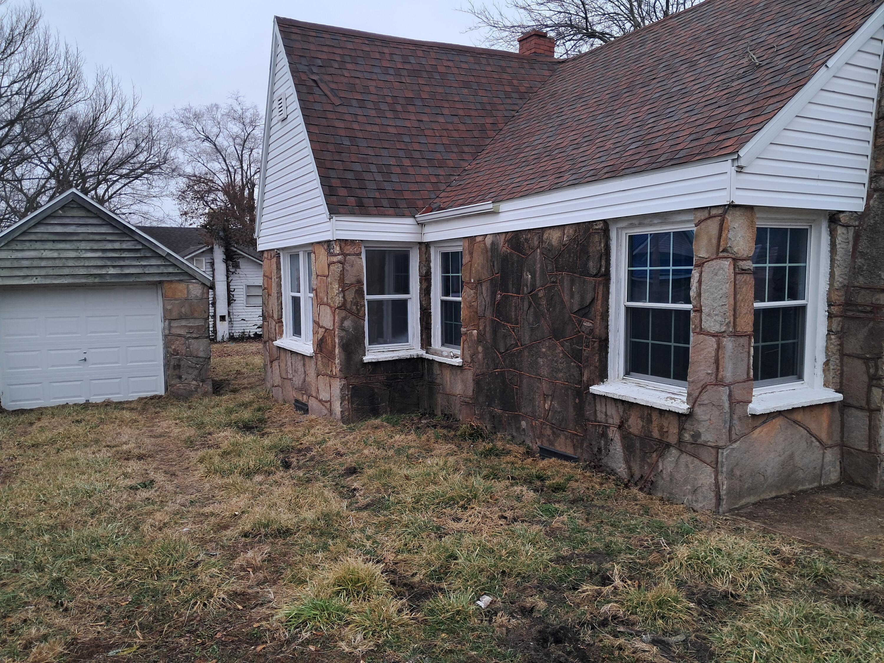 305 South Walnut Street Property Photo 6