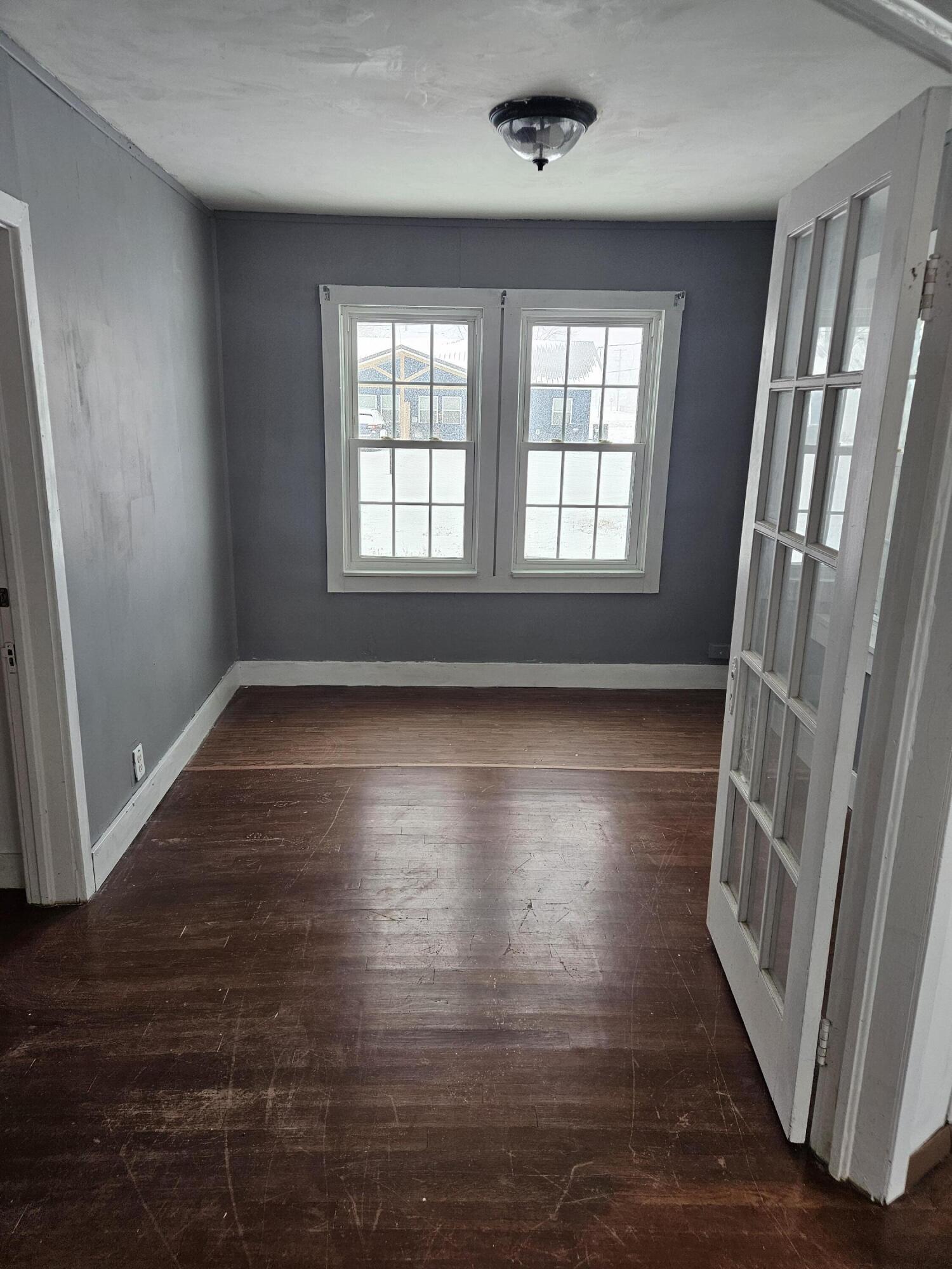 305 South Walnut Street Property Photo 8