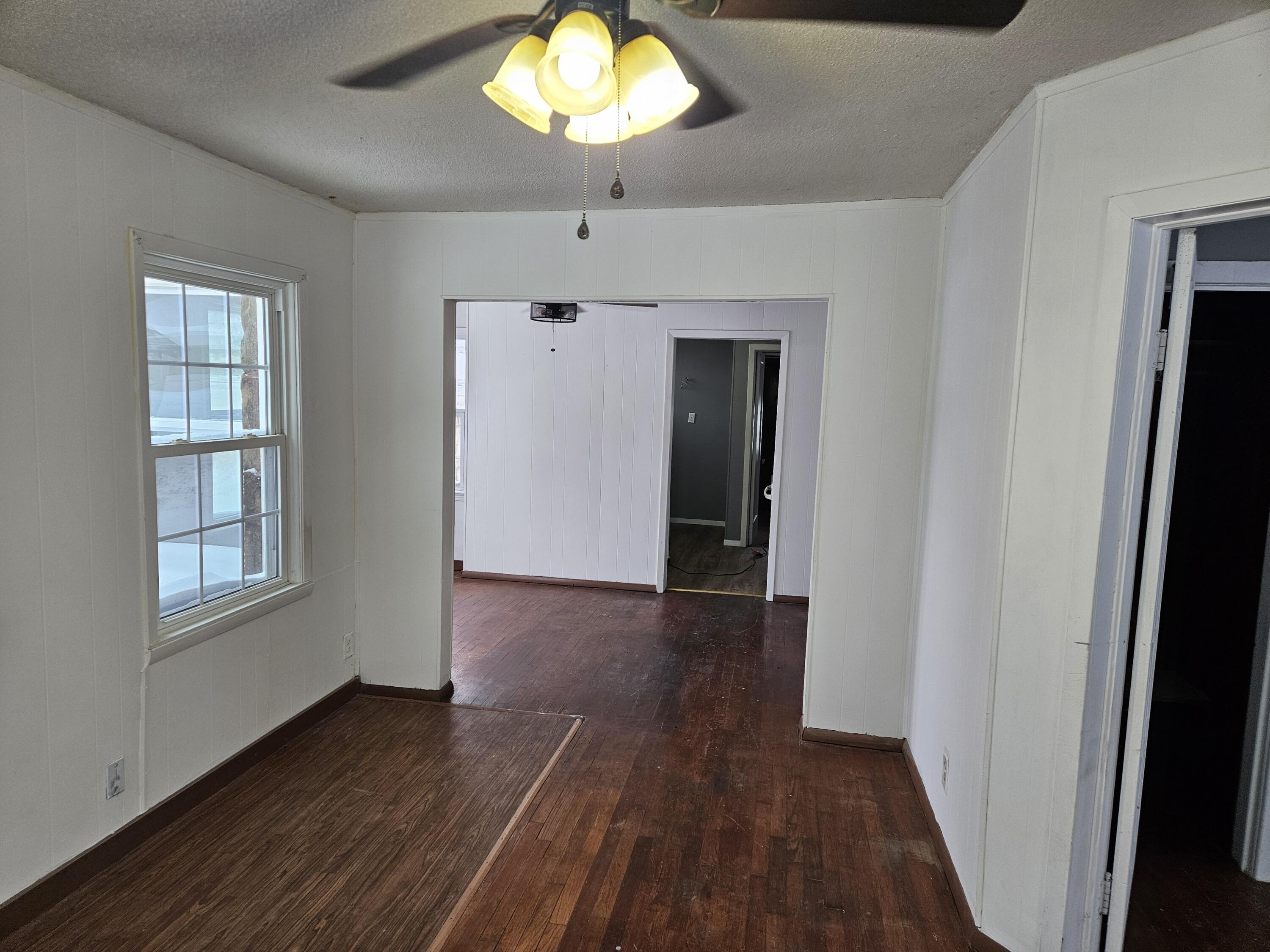 305 South Walnut Street Property Photo 18