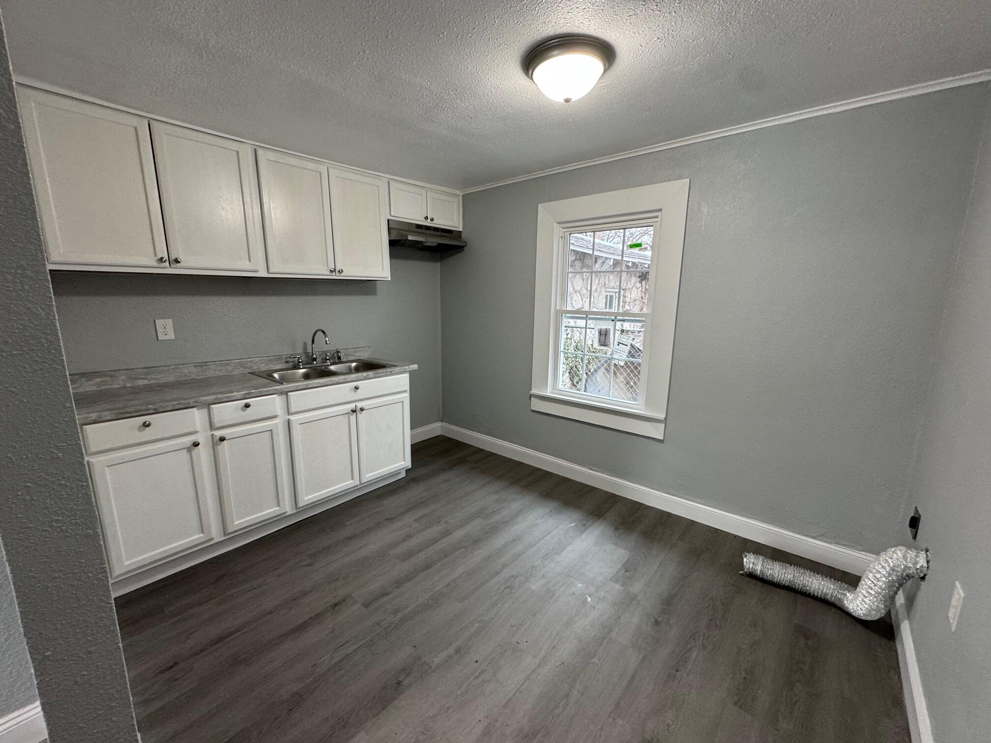 3327 South Pearl Avenue Property Photo 2