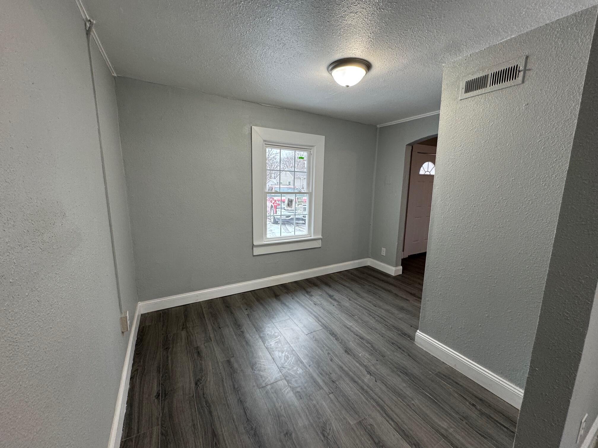 3327 South Pearl Avenue Property Photo 4