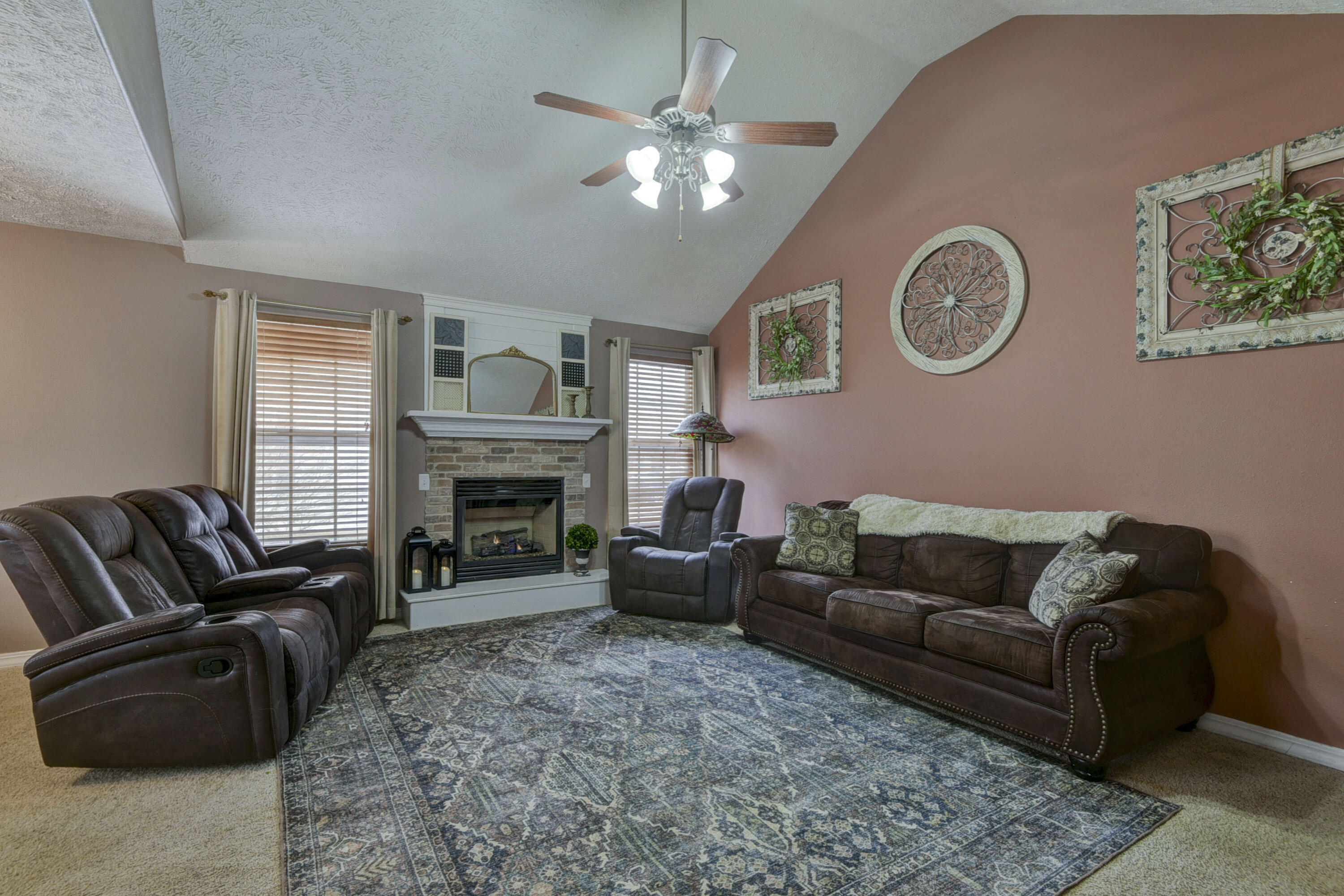 219 North Cedarwood Avenue Property Photo 4