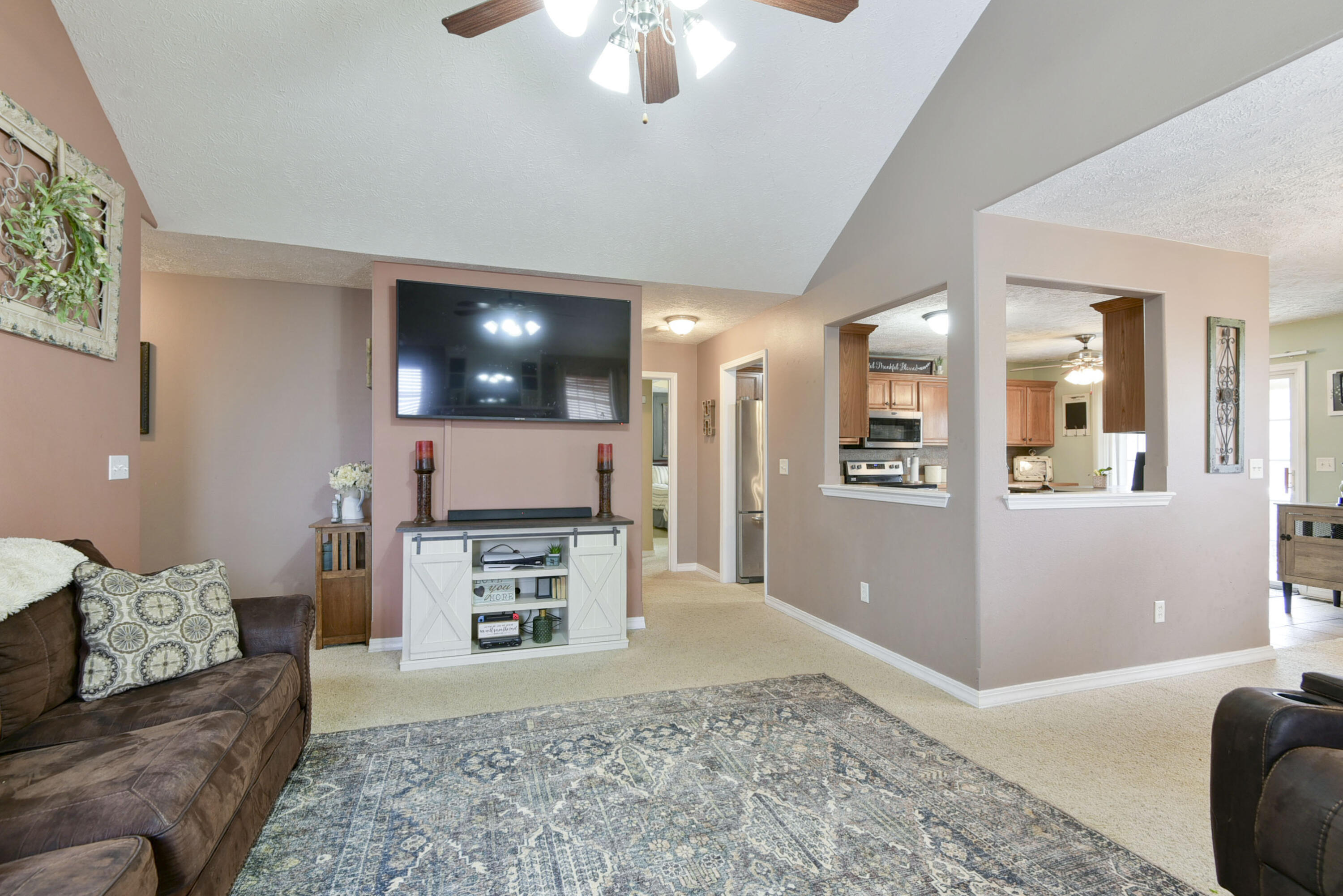 219 North Cedarwood Avenue Property Photo 6
