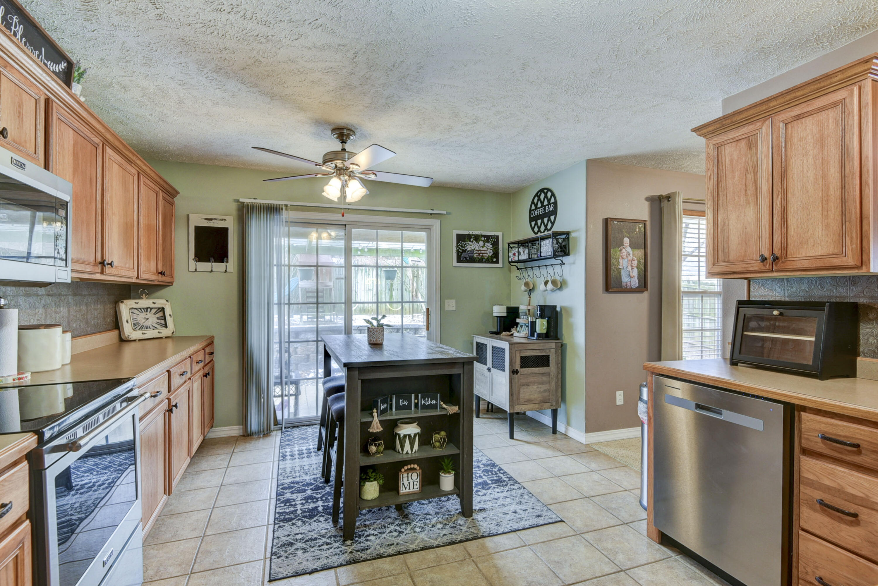 219 North Cedarwood Avenue Property Photo 10