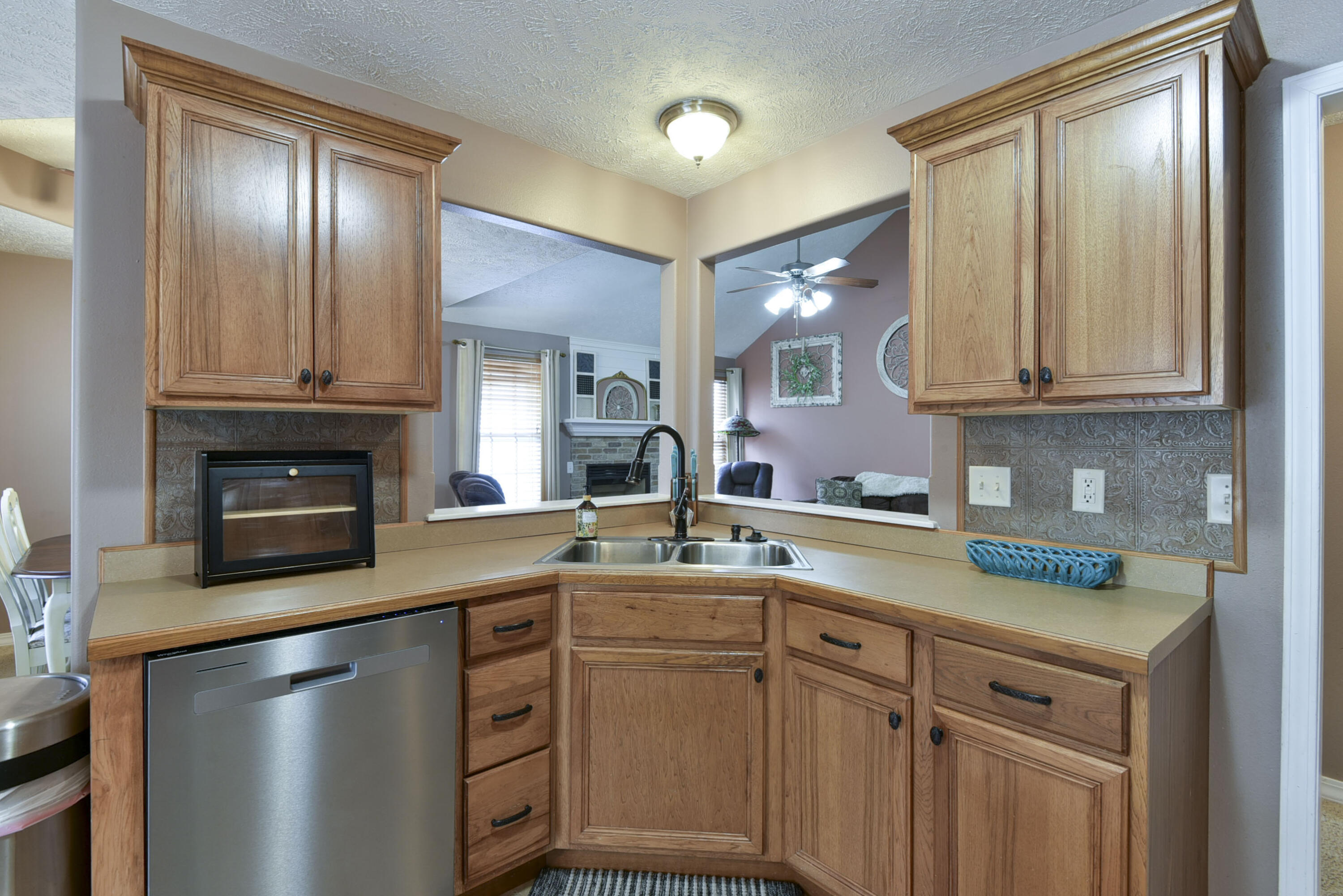 219 North Cedarwood Avenue Property Photo 13