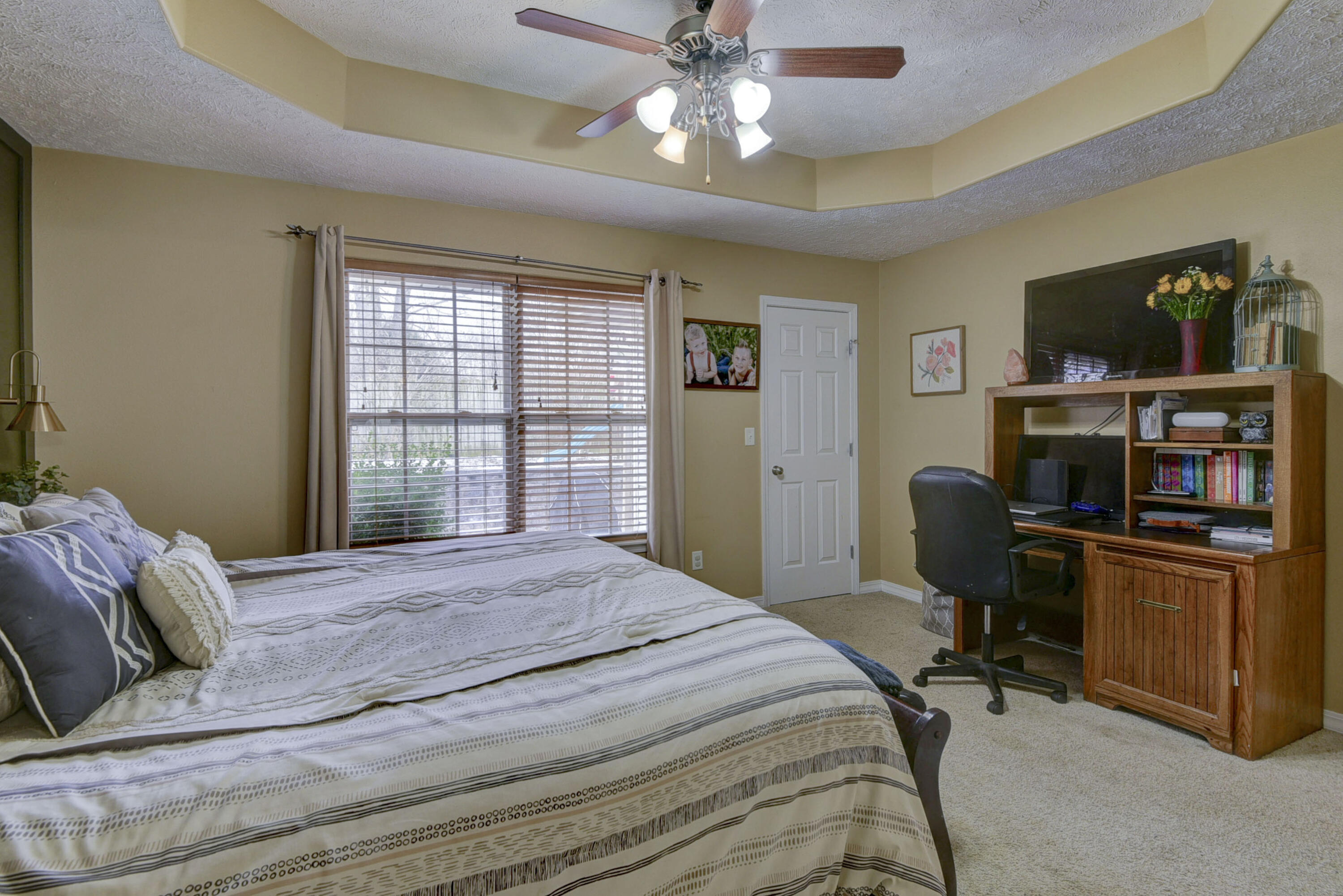 219 North Cedarwood Avenue Property Photo 16