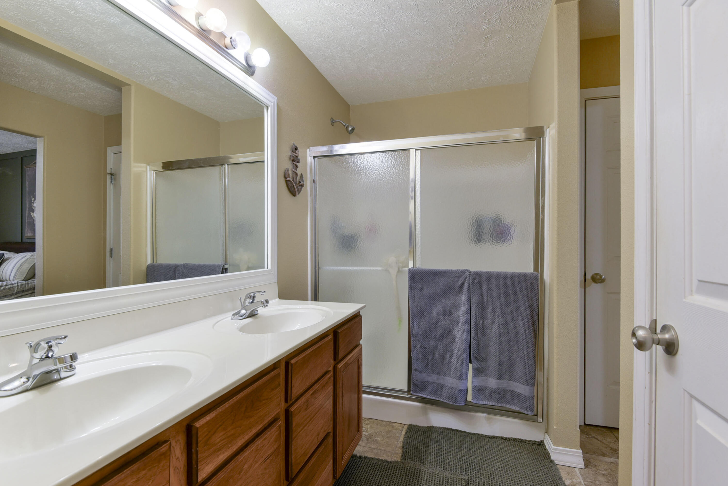 219 North Cedarwood Avenue Property Photo 18