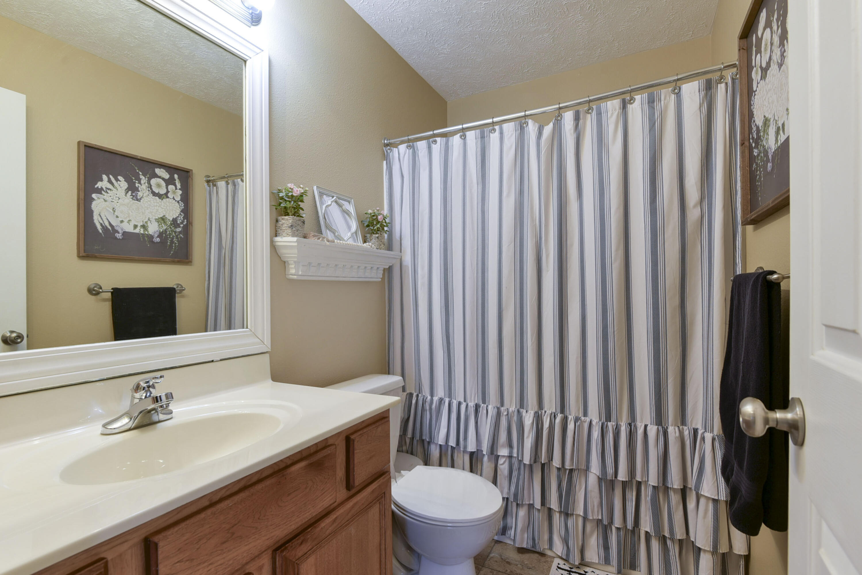 219 North Cedarwood Avenue Property Photo 24