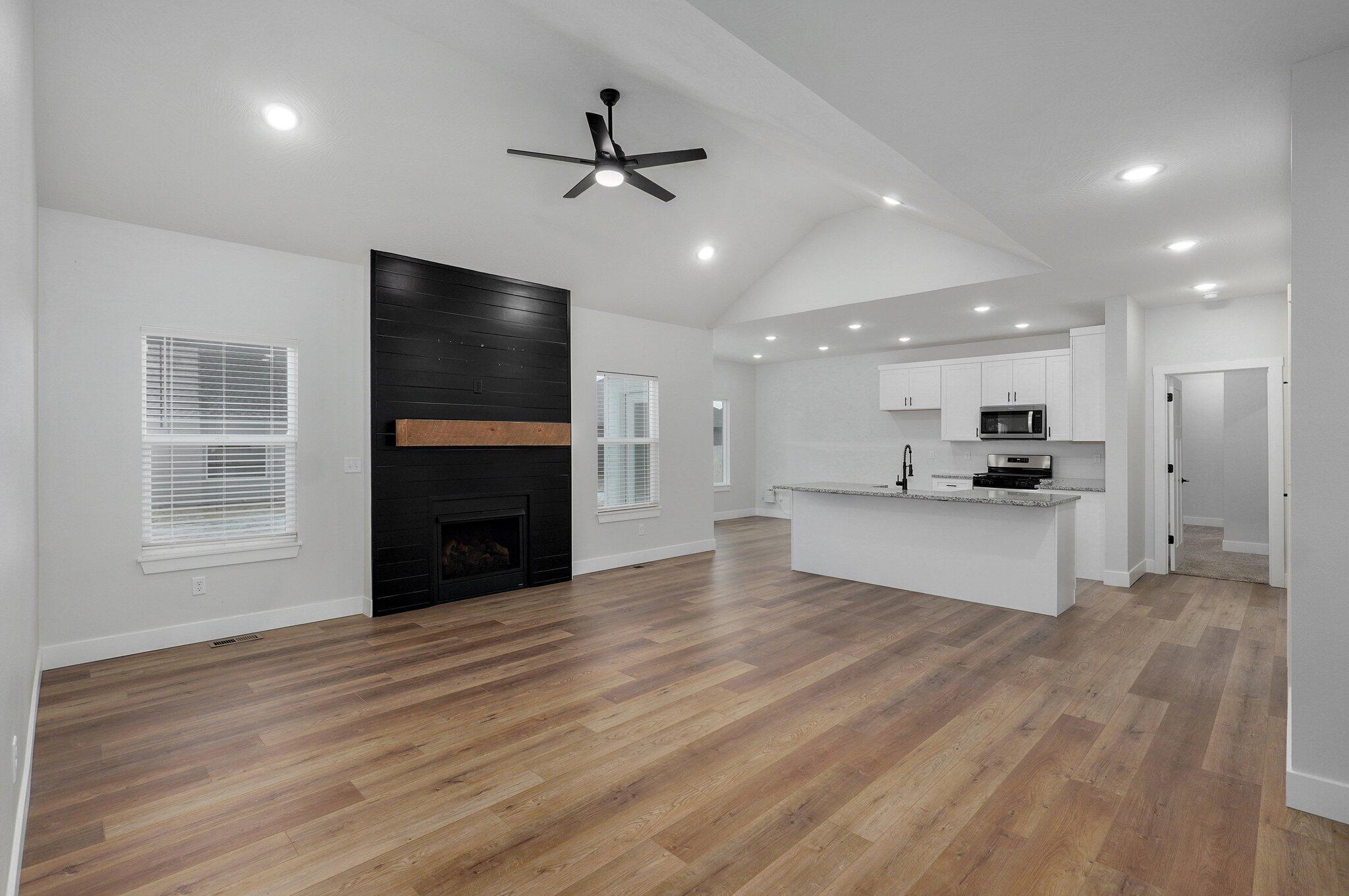 143 East Cowling Street Property Photo 6