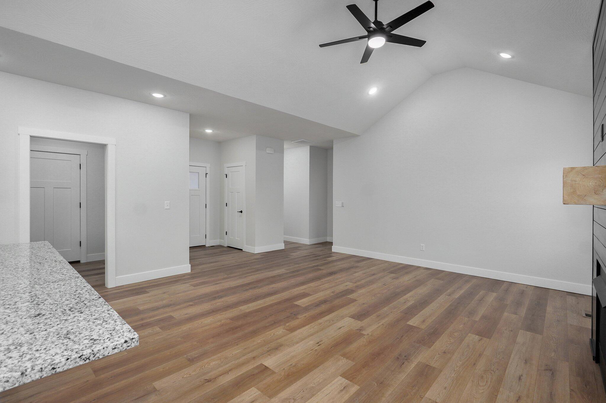 143 East Cowling Street Property Photo 8