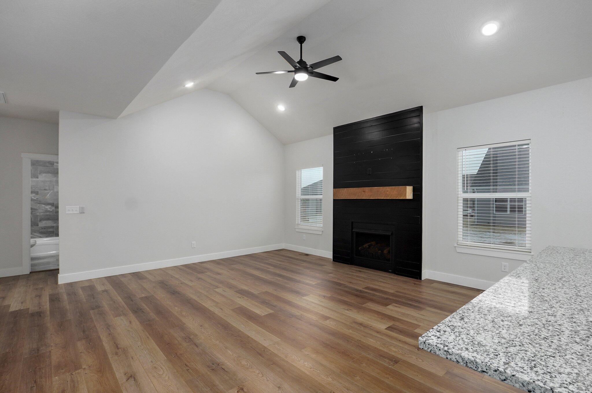 143 East Cowling Street Property Photo 9