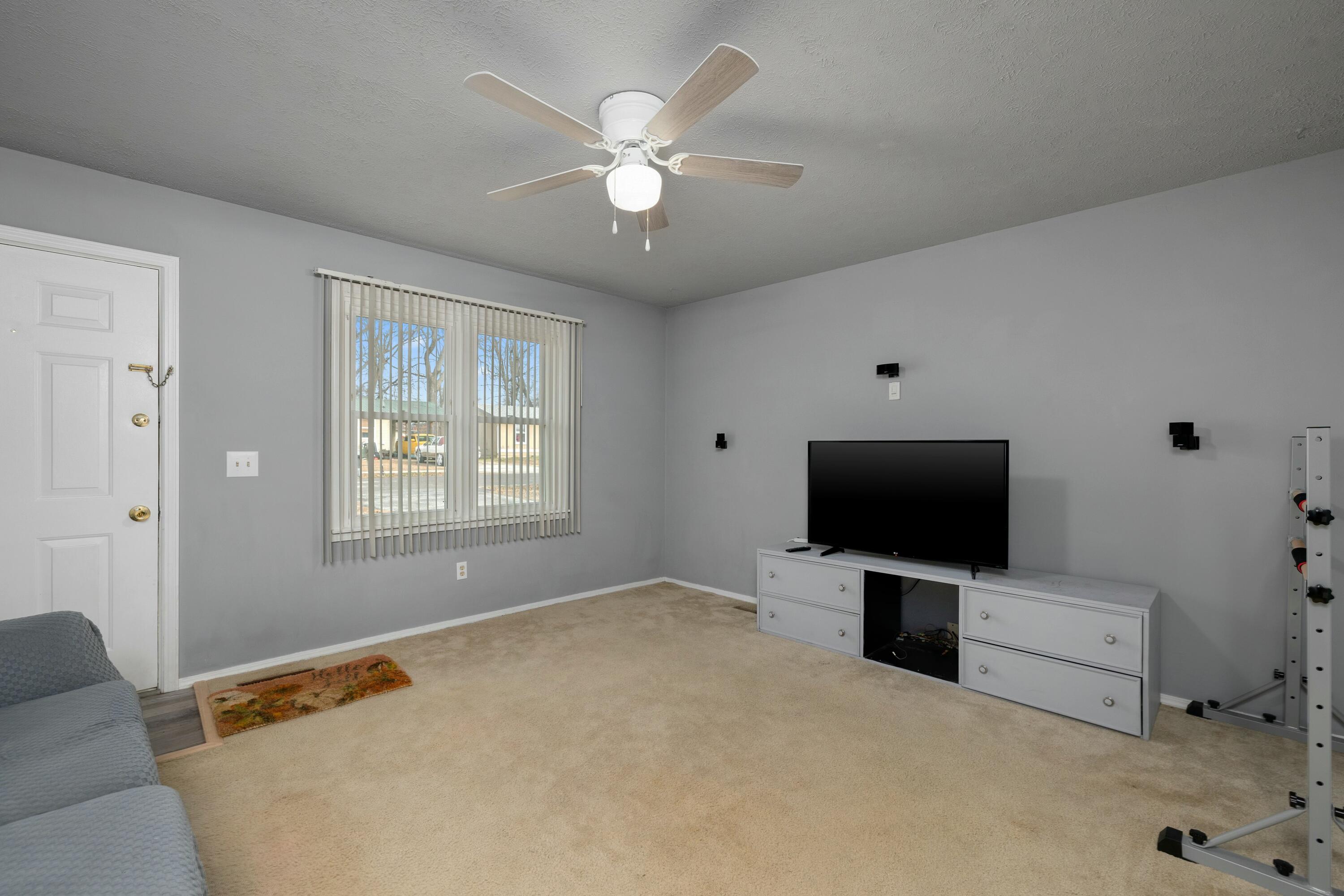 3020 West Lynn Street Property Photo 5