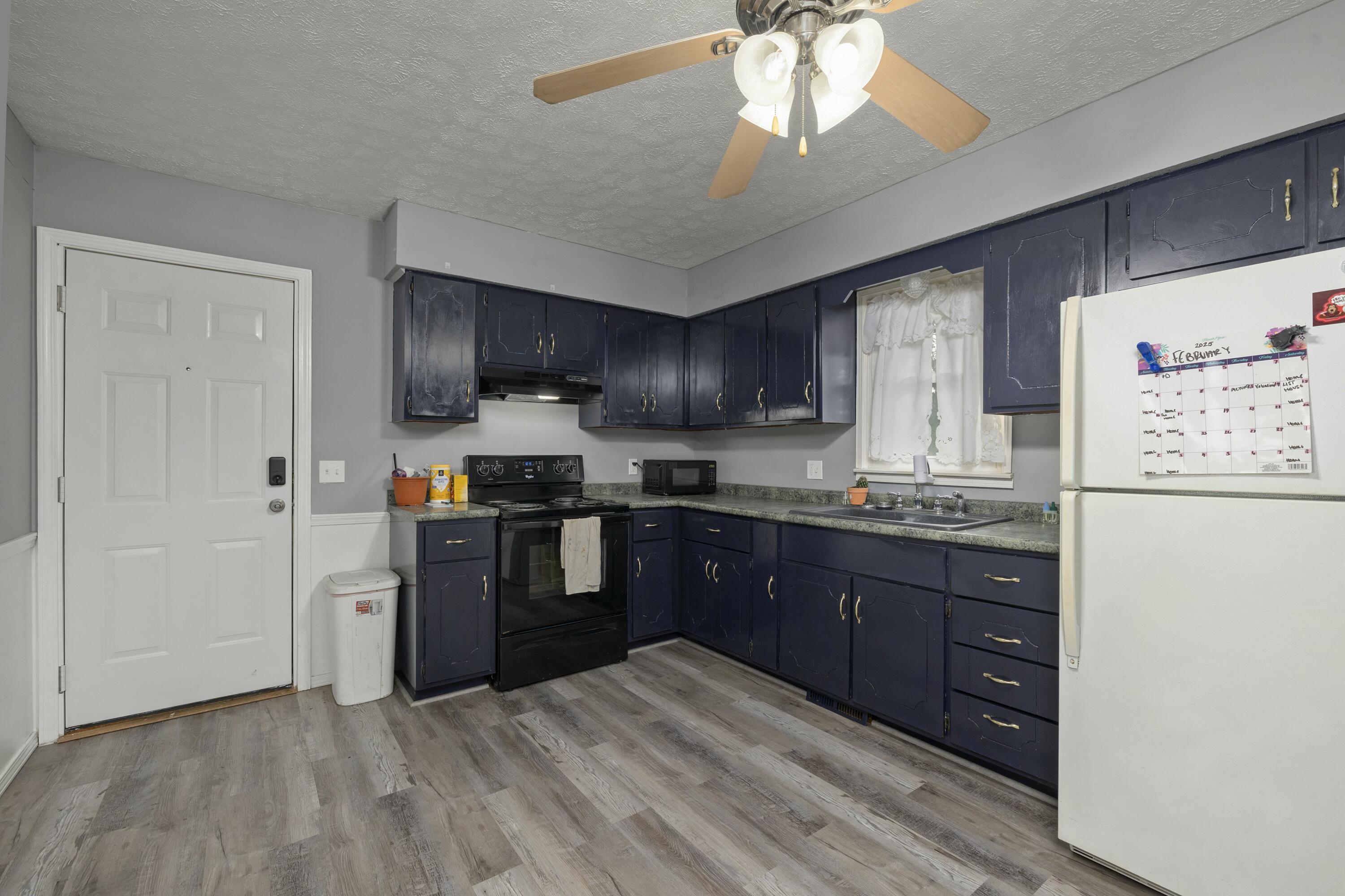 3020 West Lynn Street Property Photo 6
