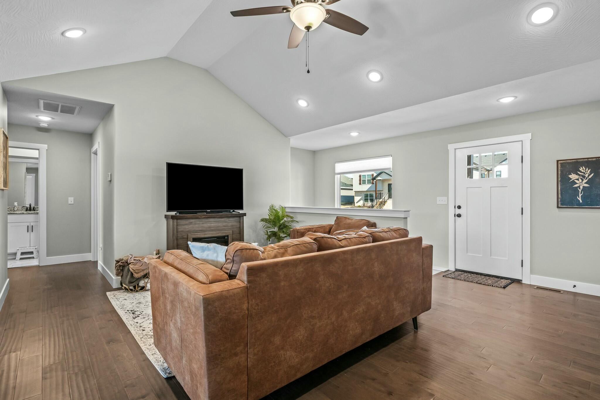 1107 South Swift Avenue Property Photo 8