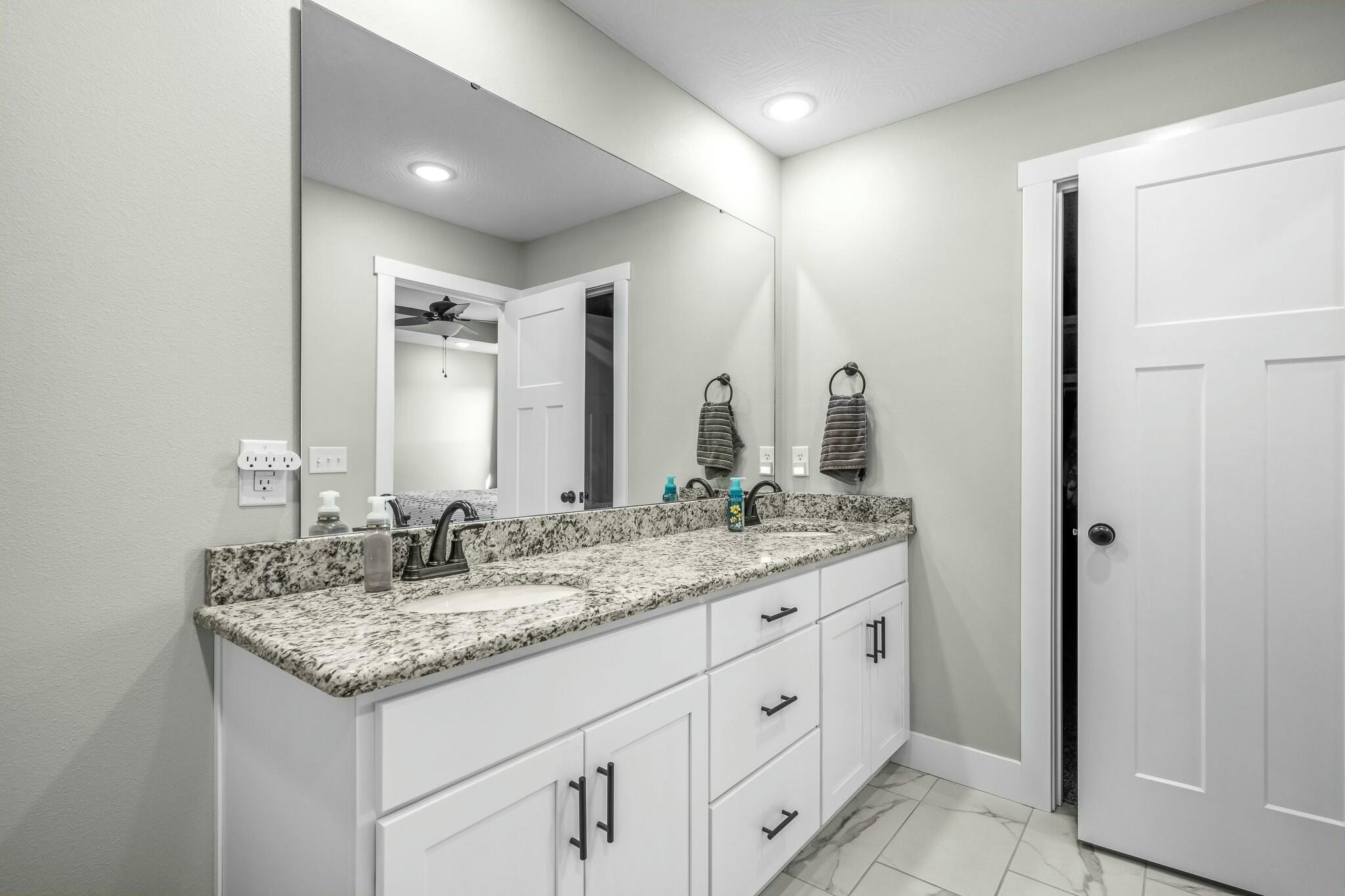 1107 South Swift Avenue Property Photo 20