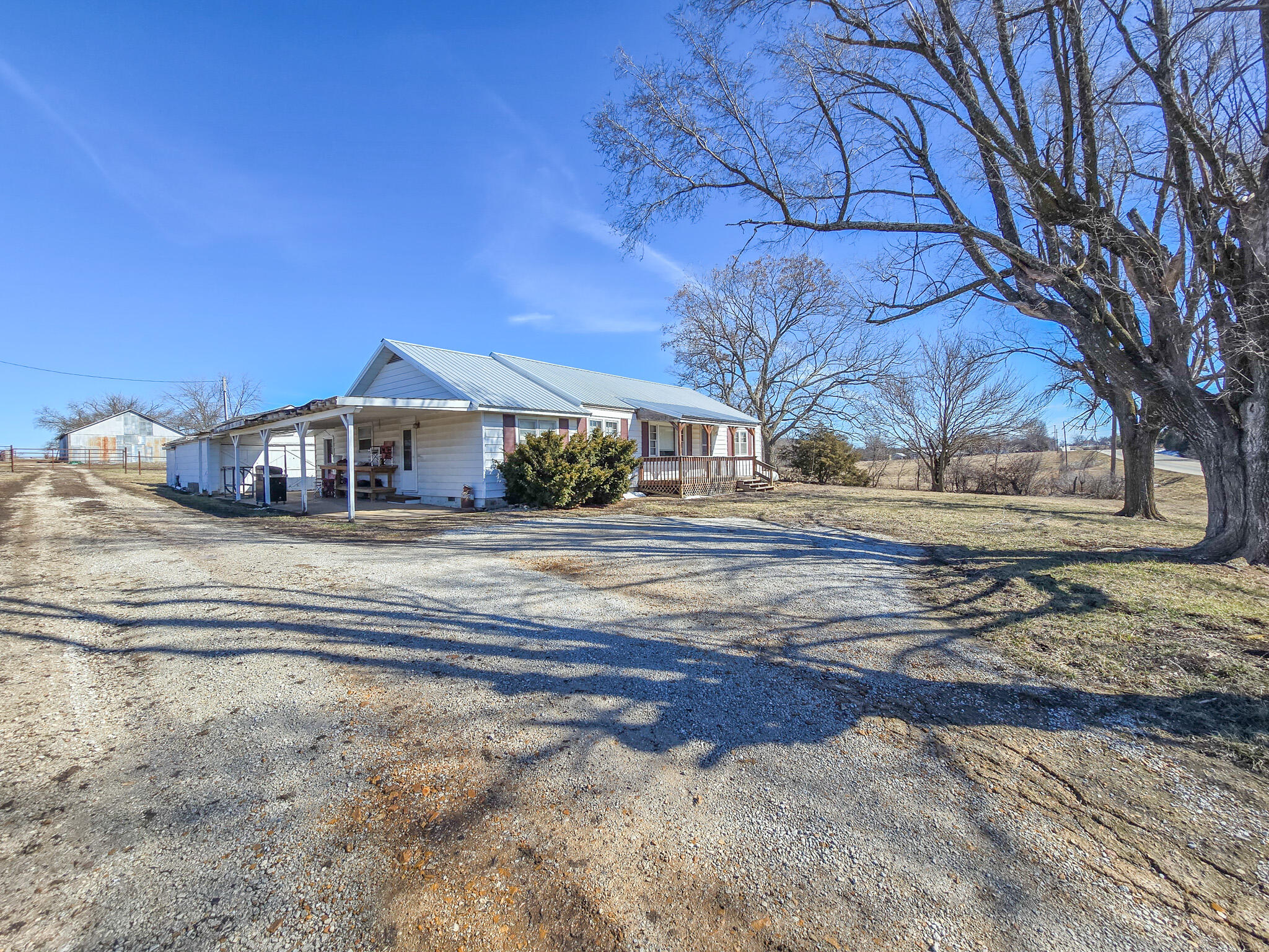 18001 Us Hwy 54 Property Photo 2