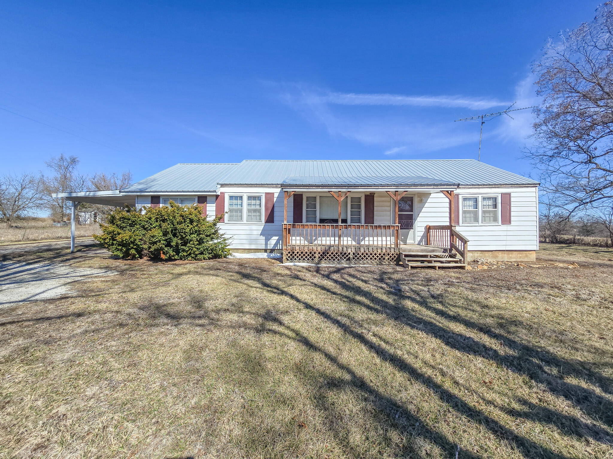 18001 Us Hwy 54 Property Photo 3