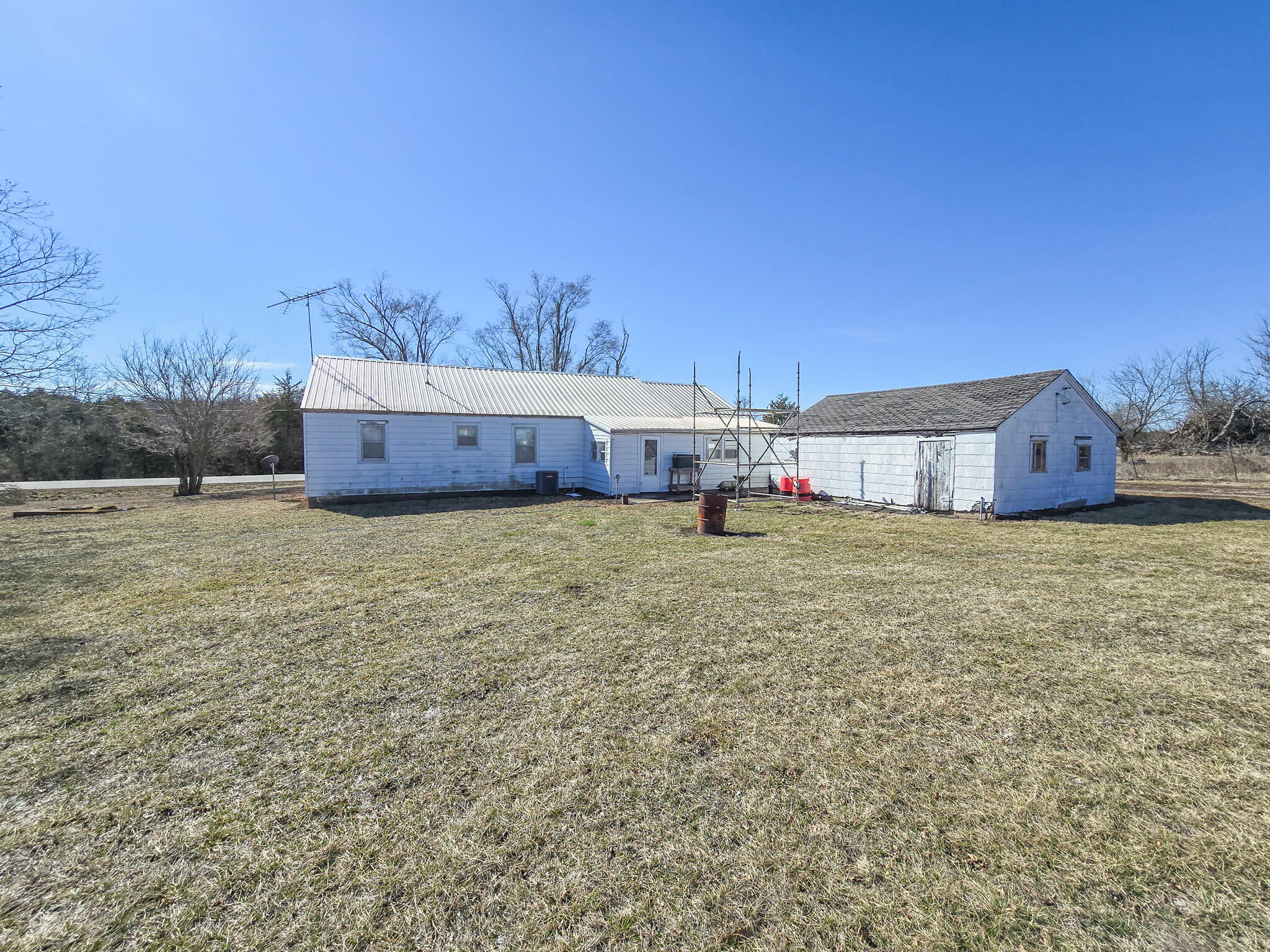18001 Us Hwy 54 Property Photo 6