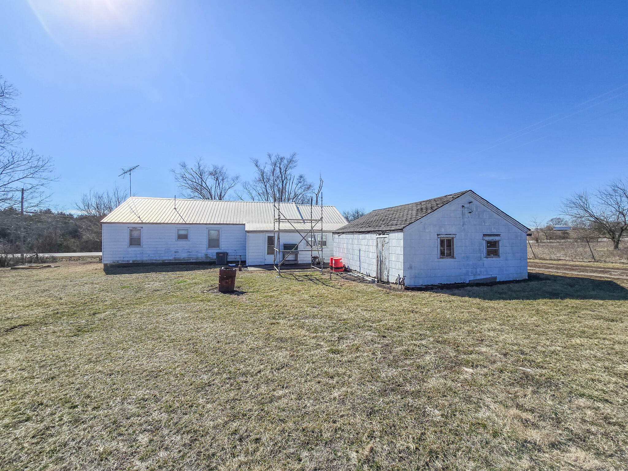 18001 Us Hwy 54 Property Photo 7