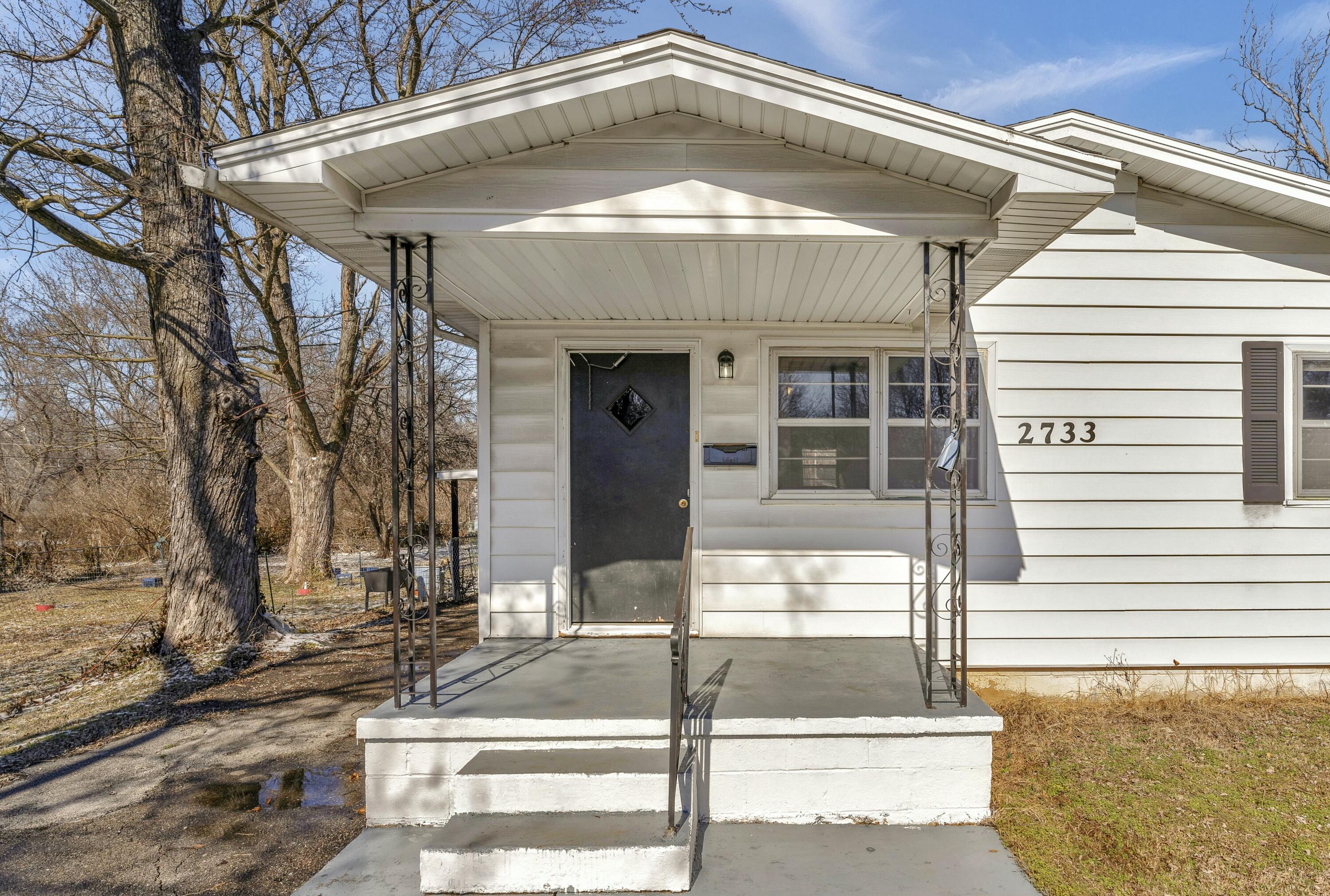 2733 West College Street Property Photo 1