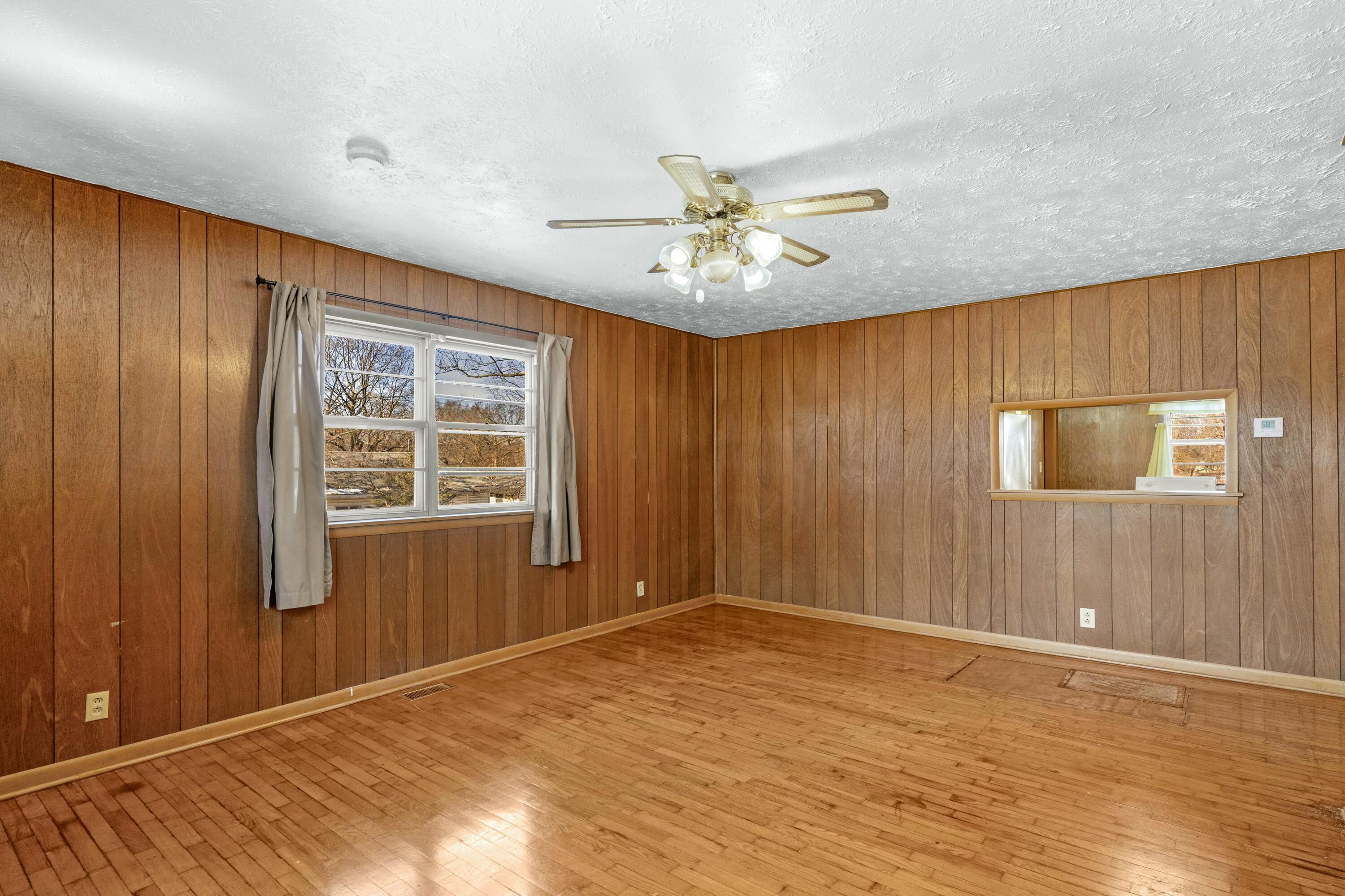 2733 West College Street Property Photo 3