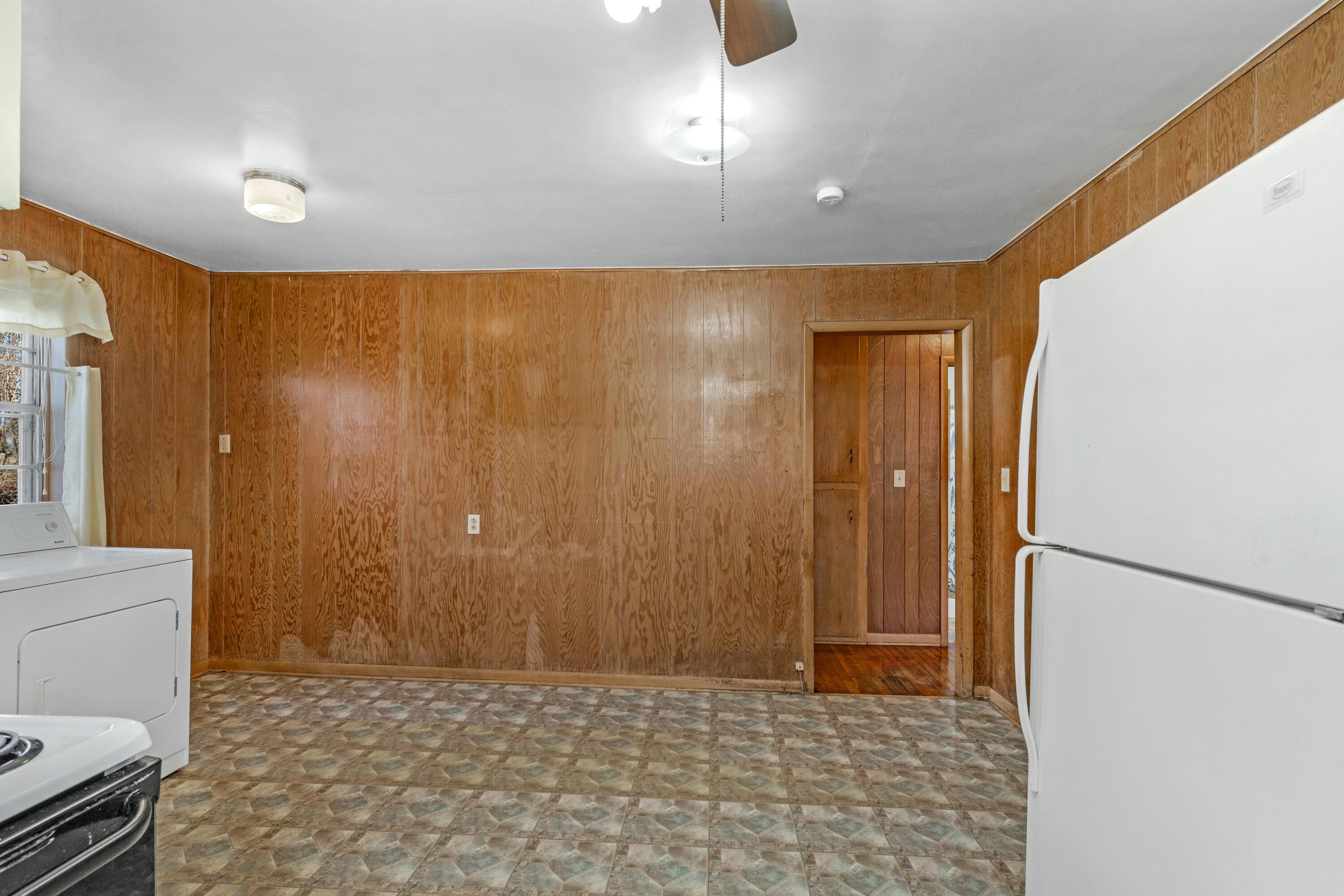 2733 West College Street Property Photo 10