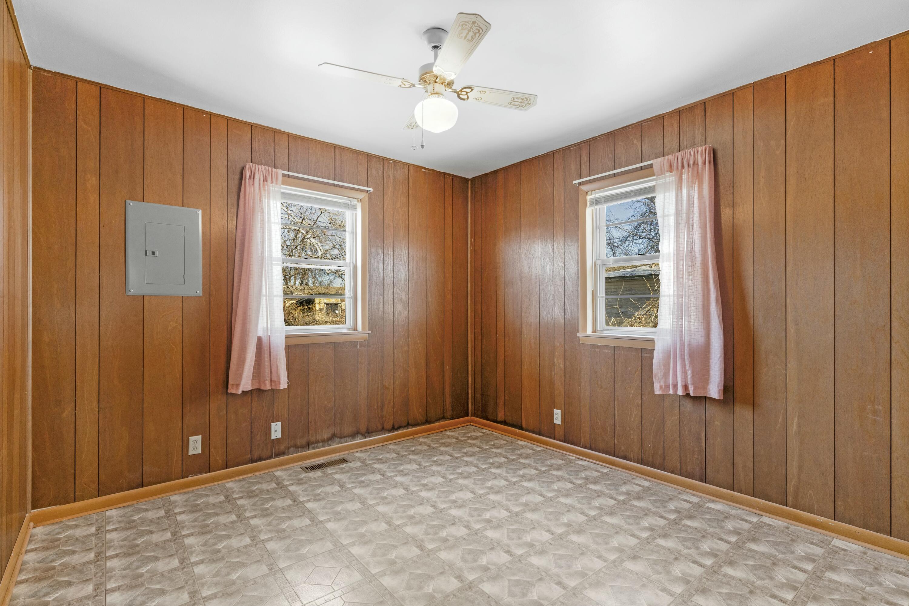 2733 West College Street Property Photo 13