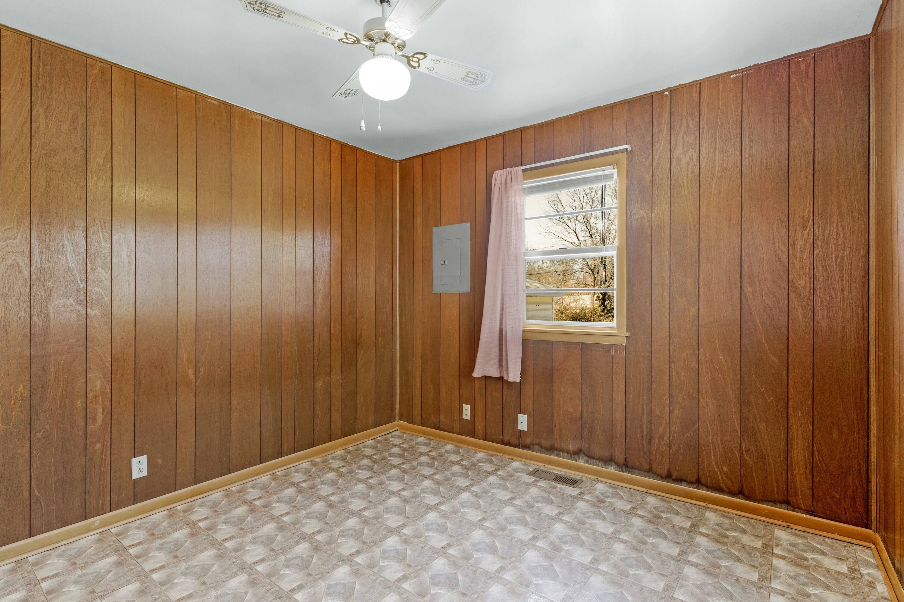 2733 West College Street Property Photo 14