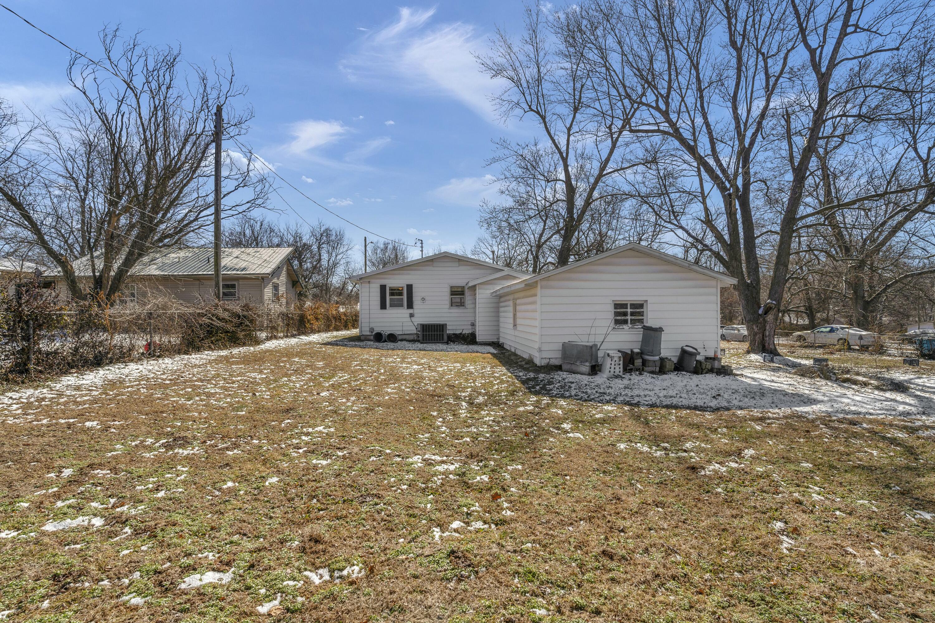 2733 West College Street Property Photo 23