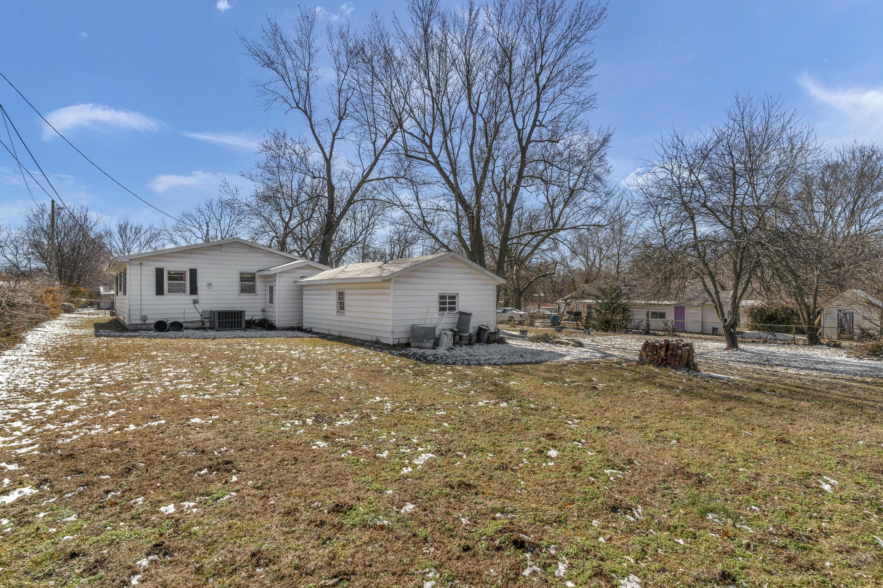 2733 West College Street Property Photo 24