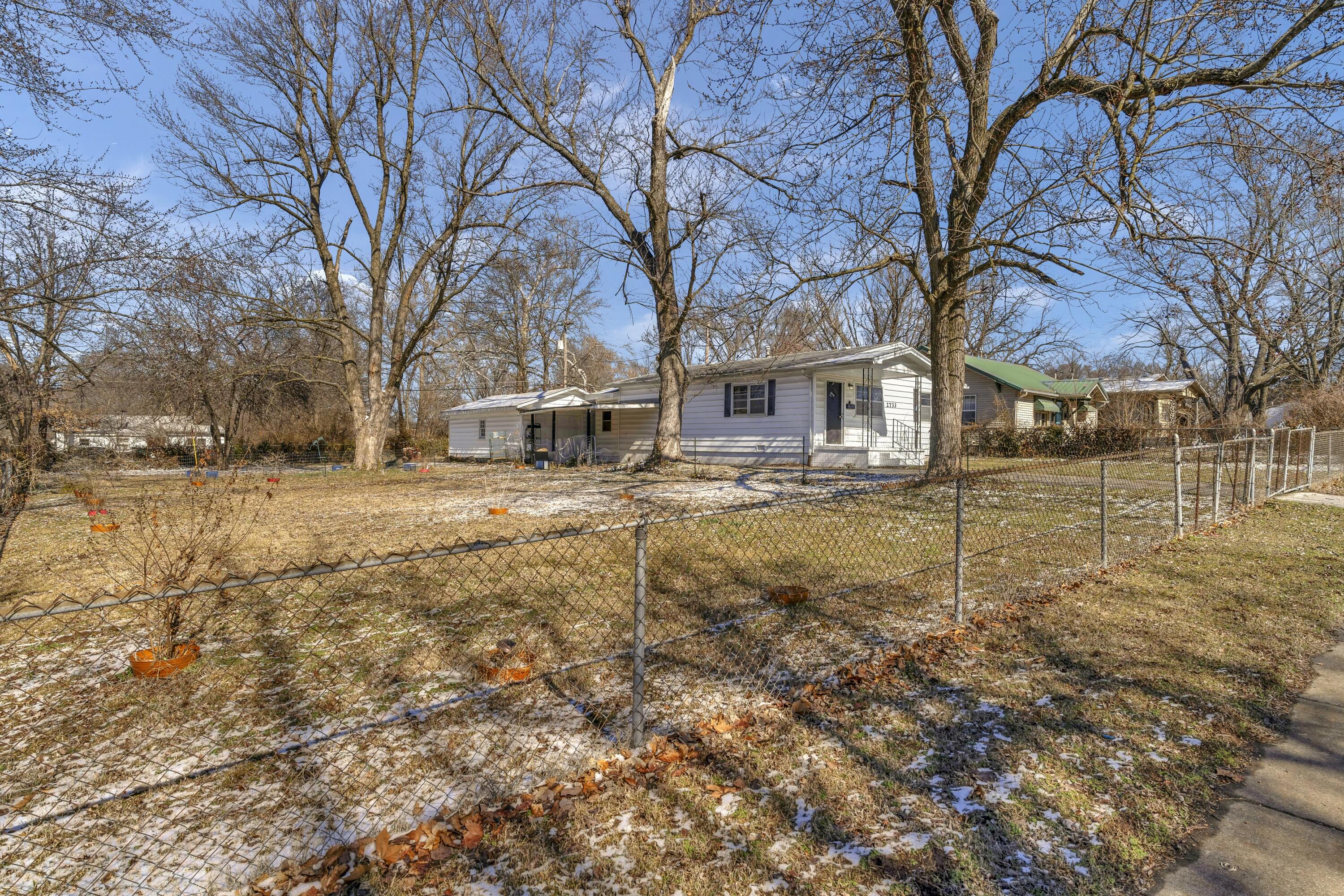 2733 West College Street Property Photo 26