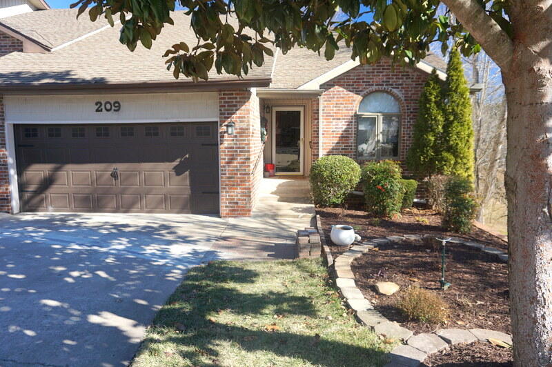 209 Eagle Pointe Drive Property Photo 1