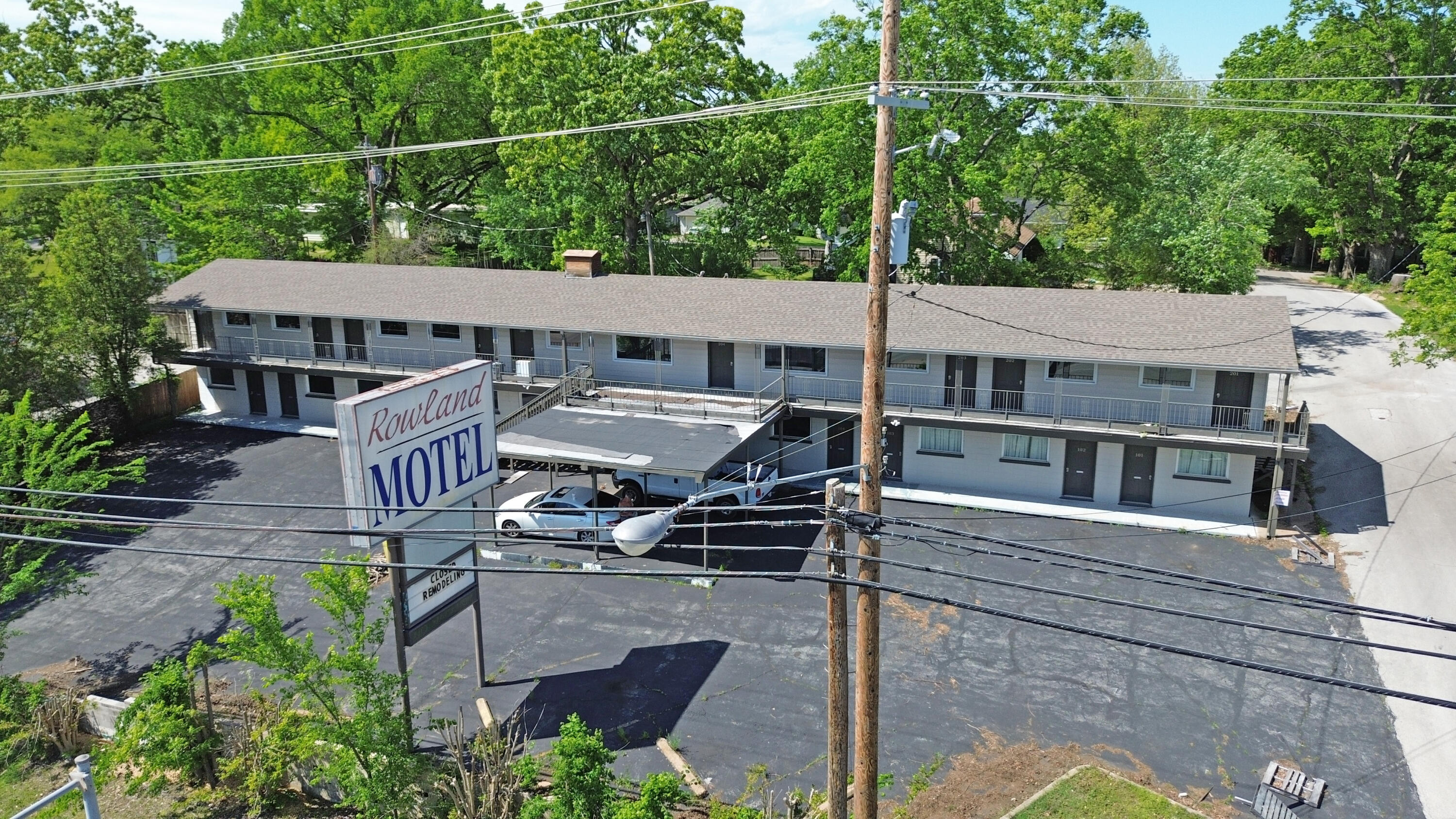 915 West Main Street Property Photo 5