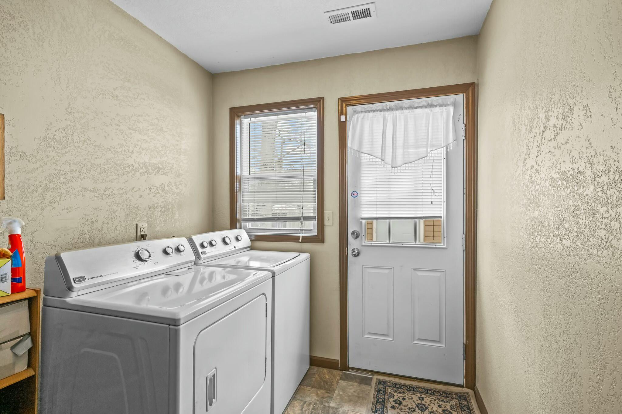 310 West English Street Property Photo 20