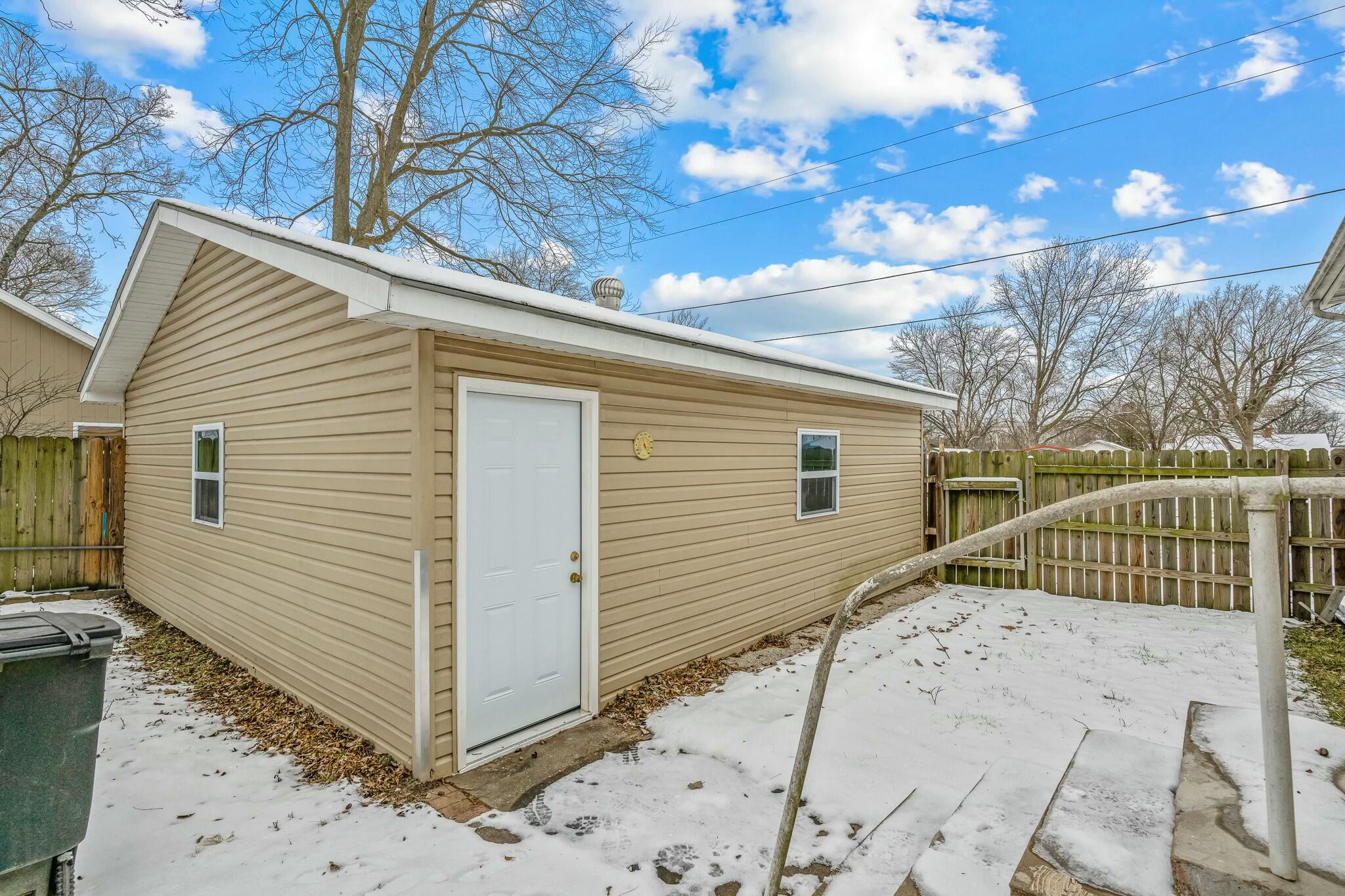 310 West English Street Property Photo 24