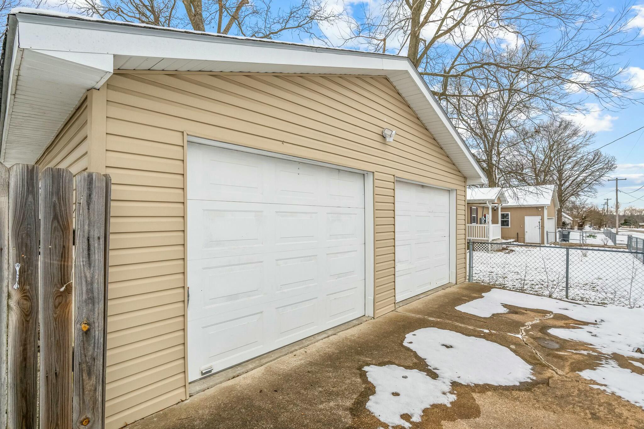 310 West English Street Property Photo 25