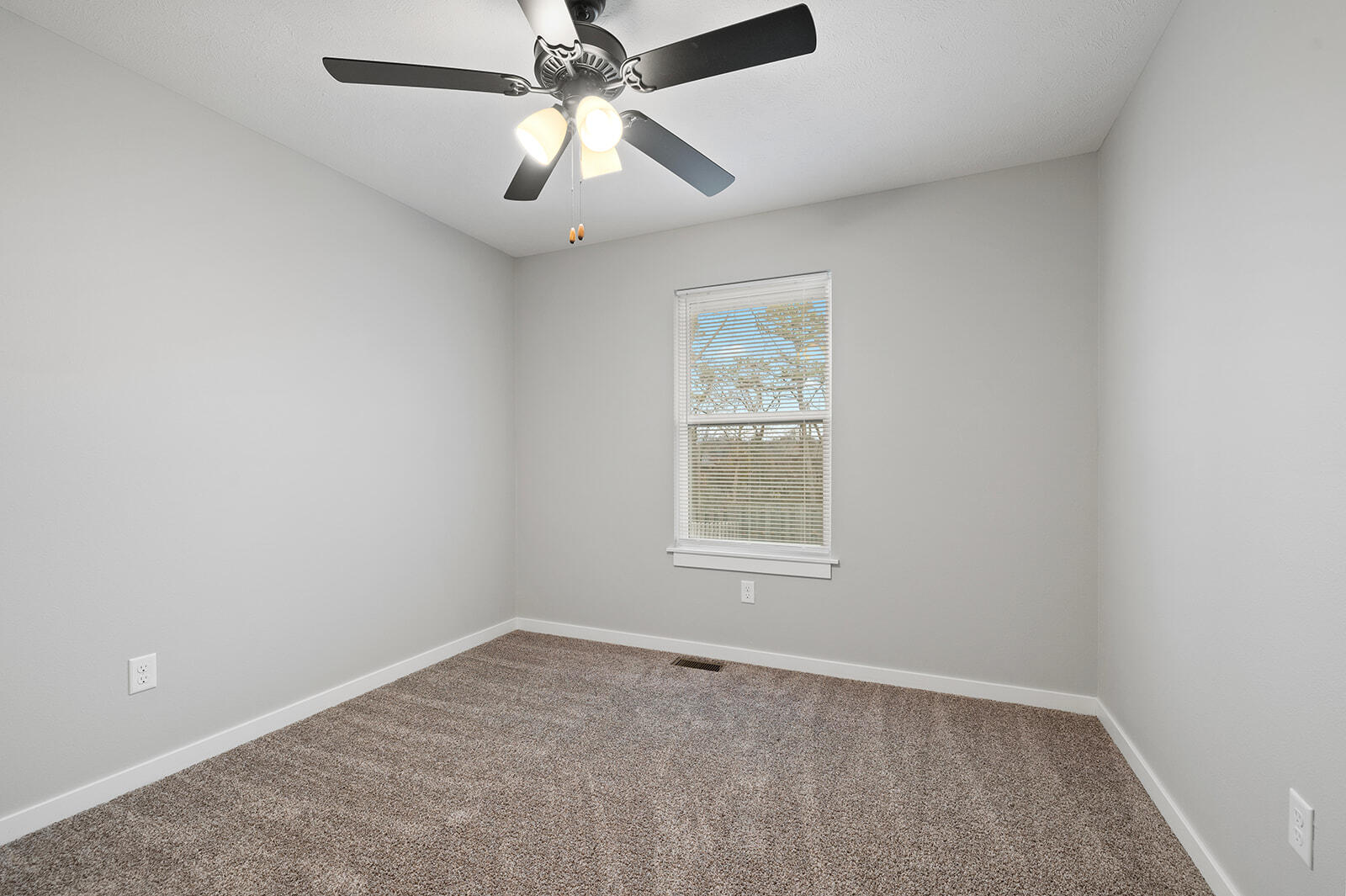 760 East Penzance Circle Property Photo 5