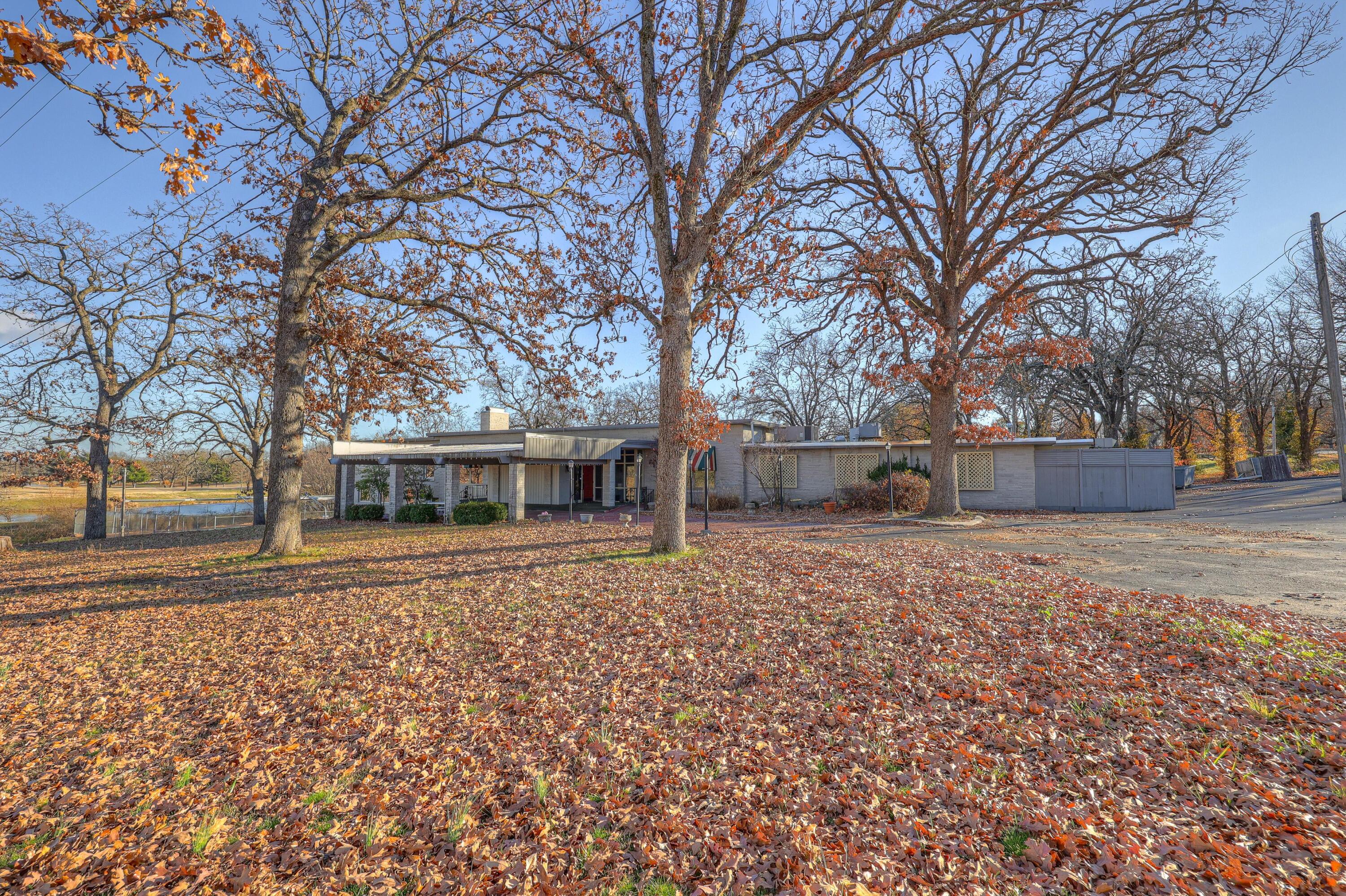 988 South Country Club Road Property Photo 2