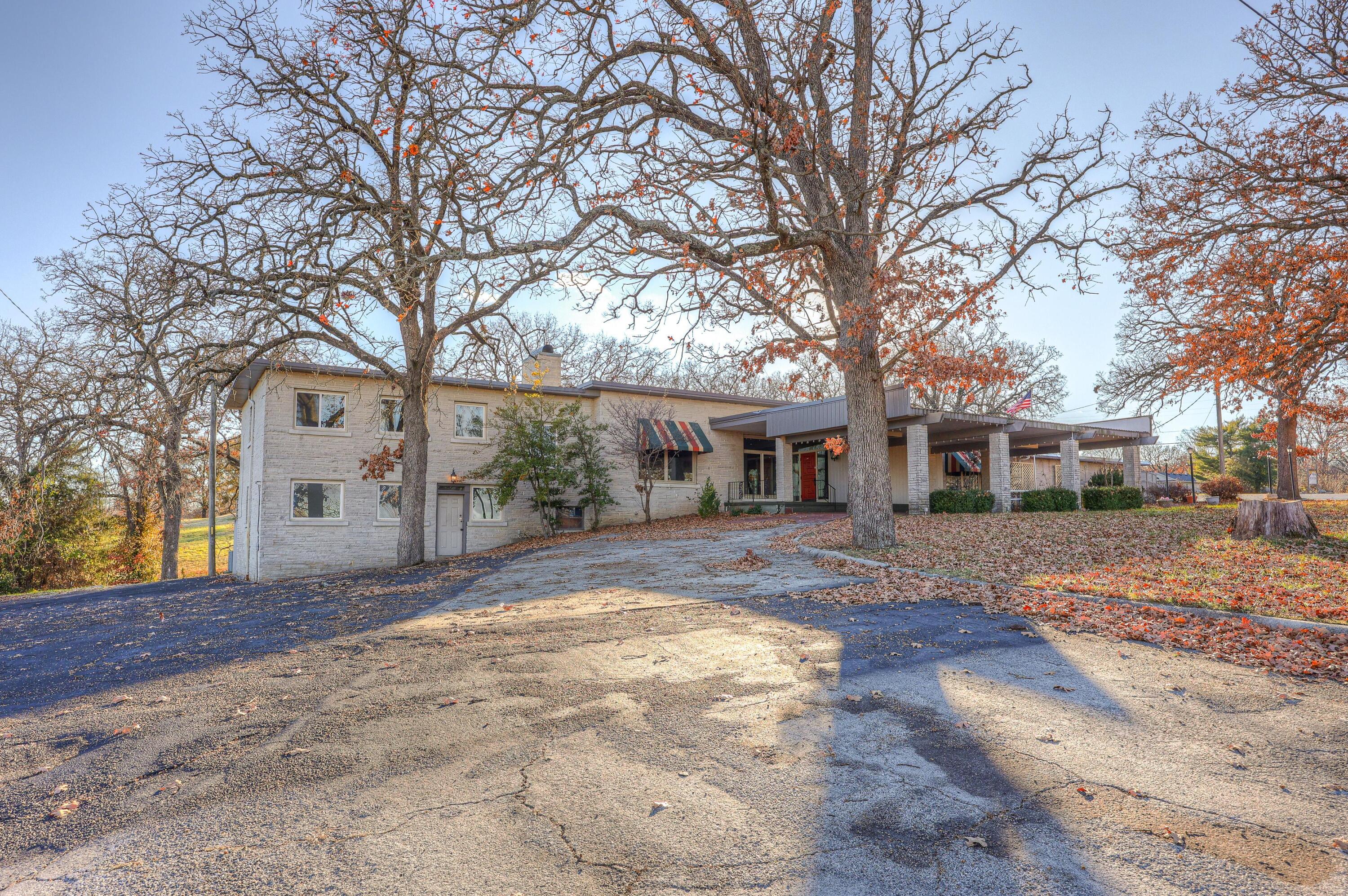 988 South Country Club Road Property Photo 6