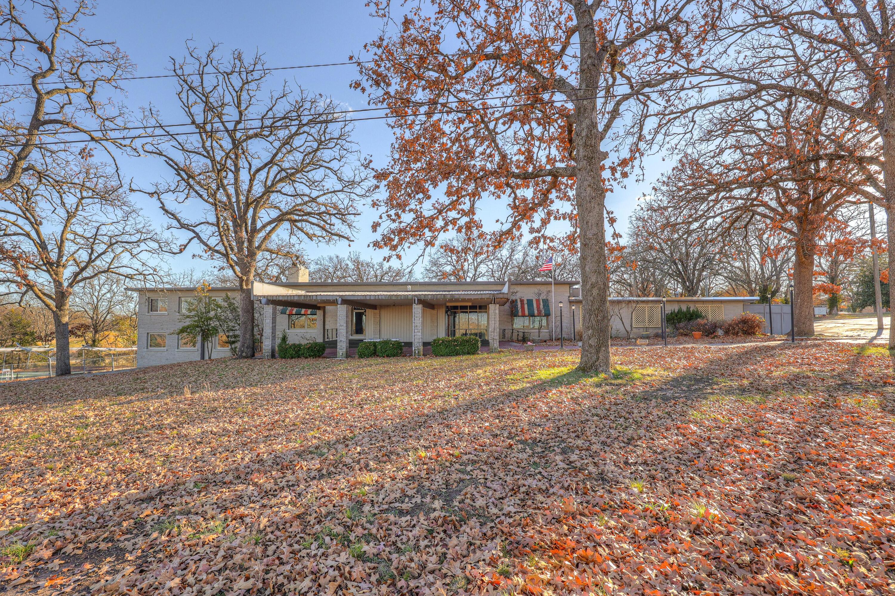 988 South Country Club Road Property Photo 9