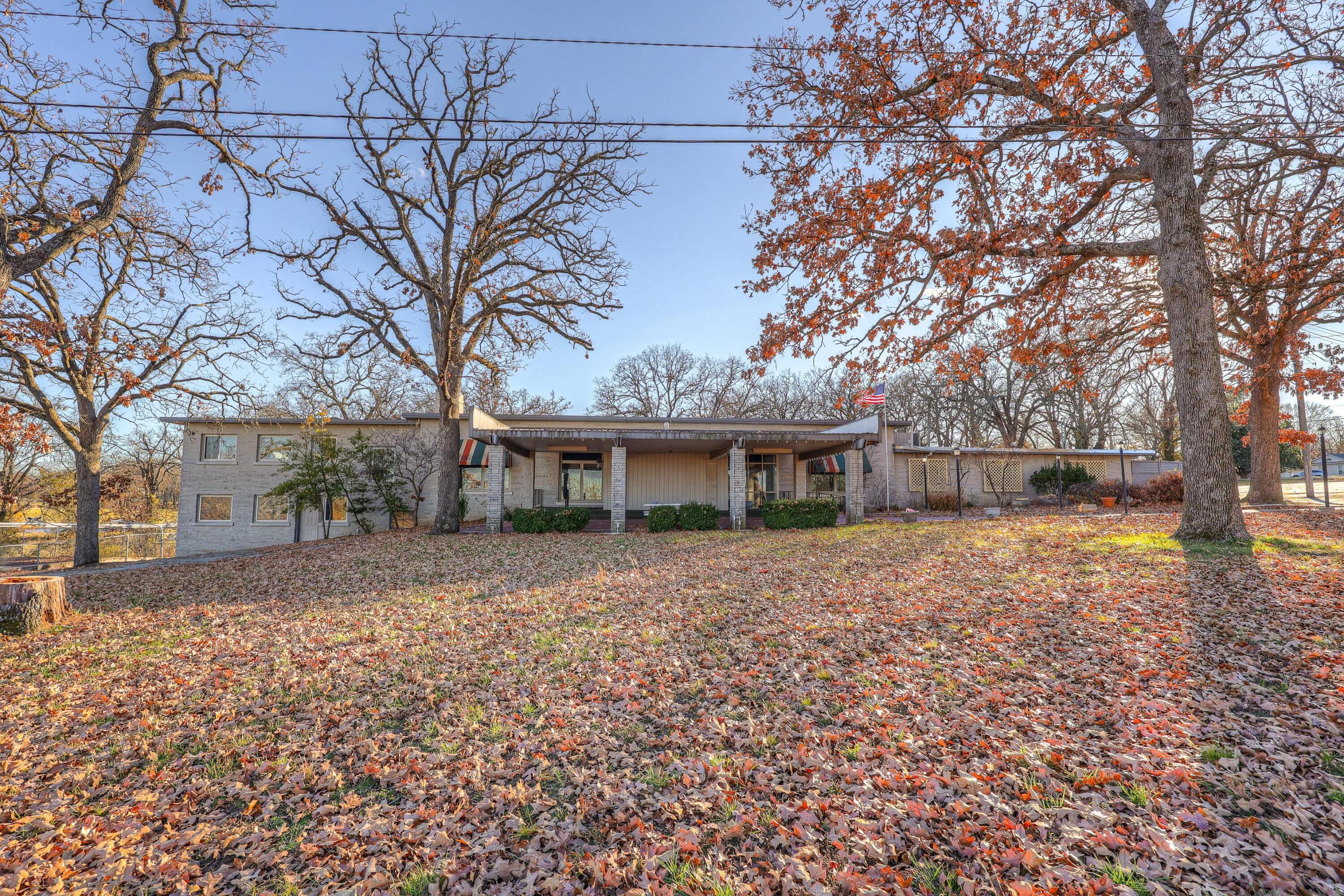 988 South Country Club Road Property Photo 10