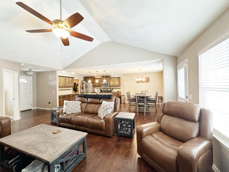 2689 East Keystone Drive Property Photo 4