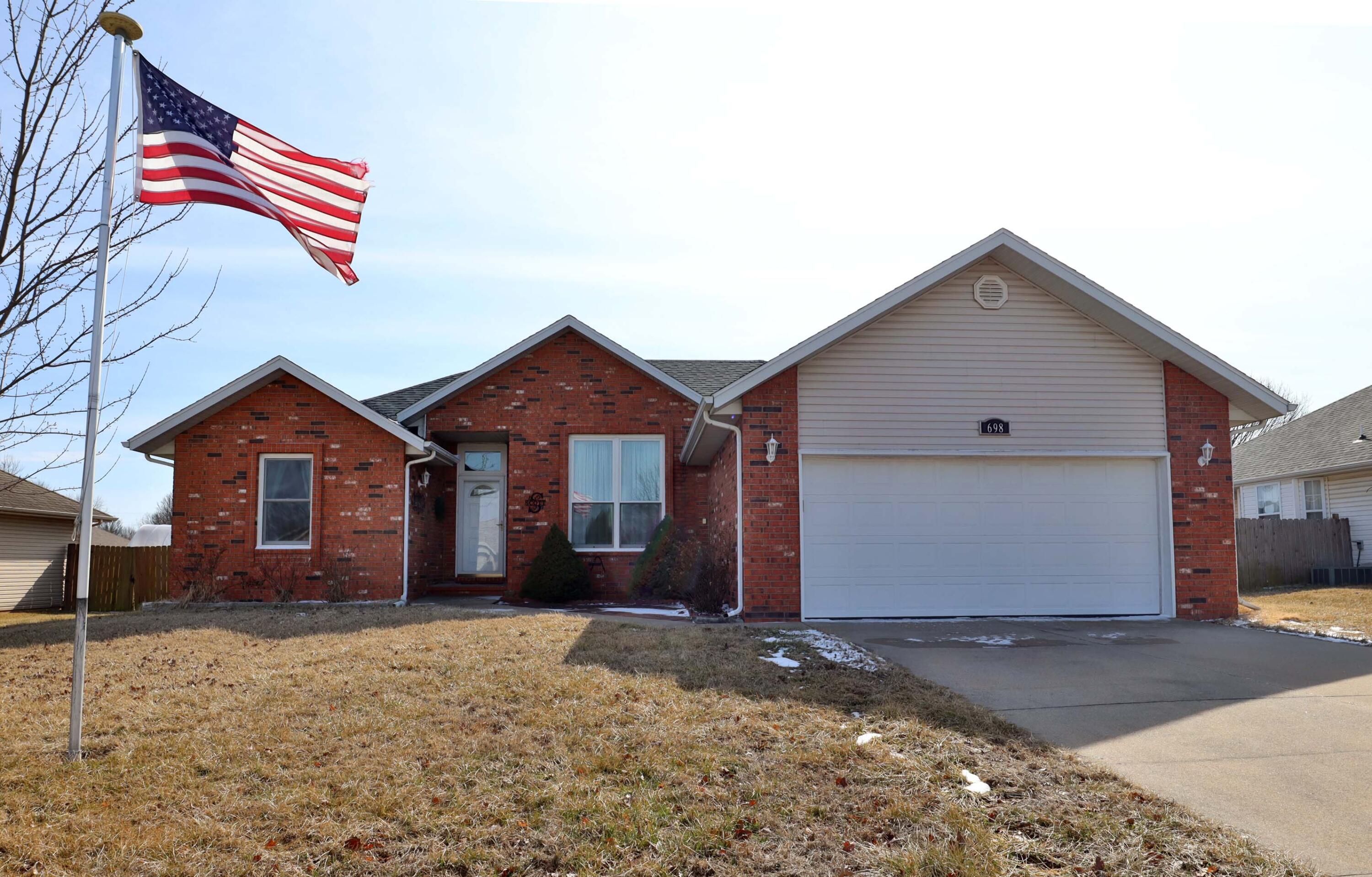 Deer Field Real Estate Listings Main Image