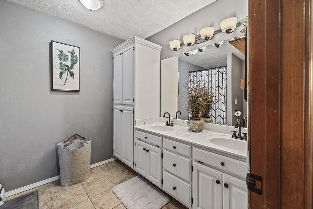 618 Sarah Court Property Photo 23