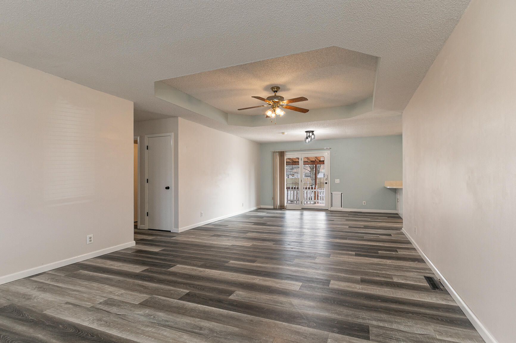 2224 West College Drive Property Photo 5