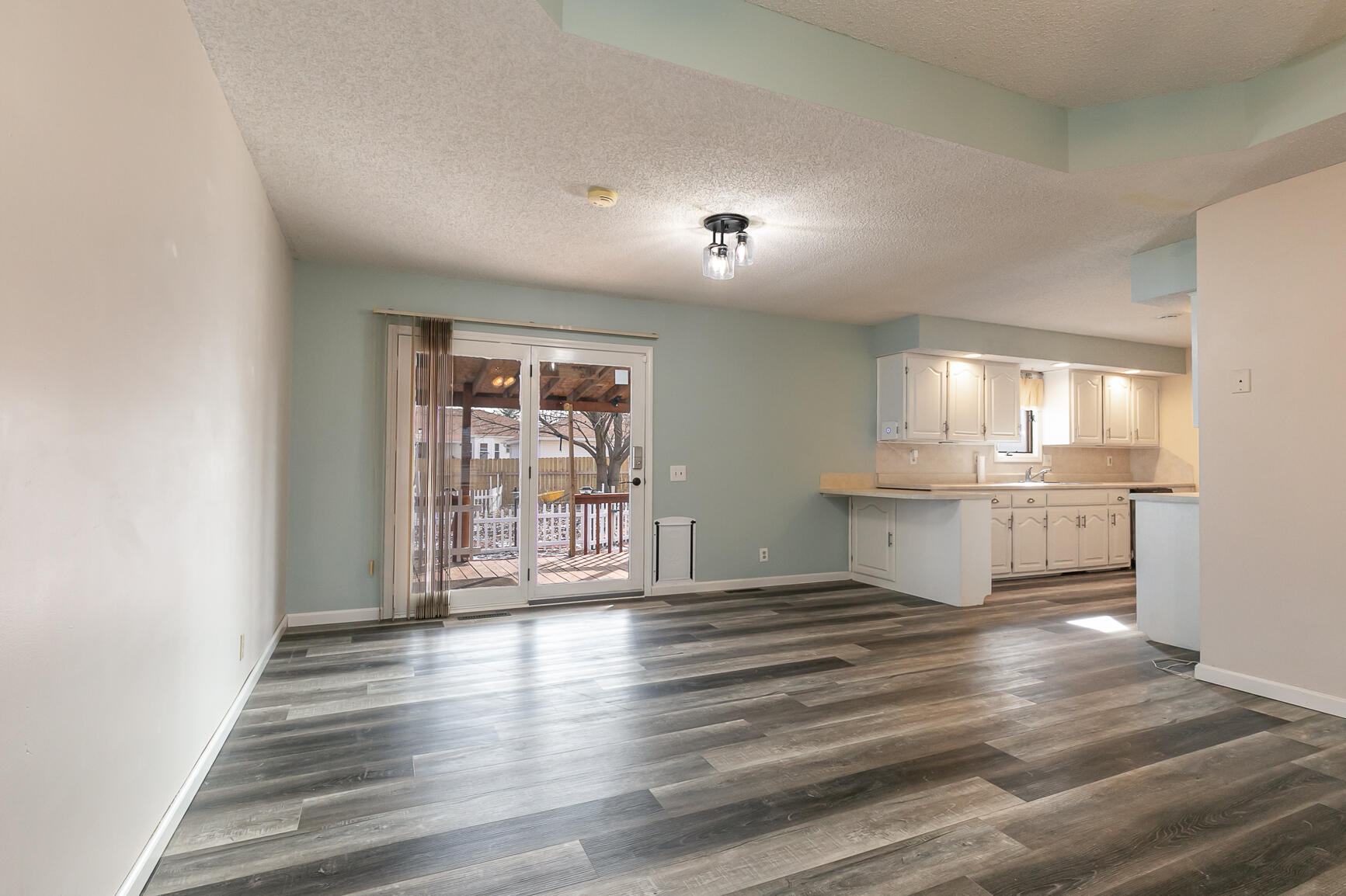 2224 West College Drive Property Photo 6
